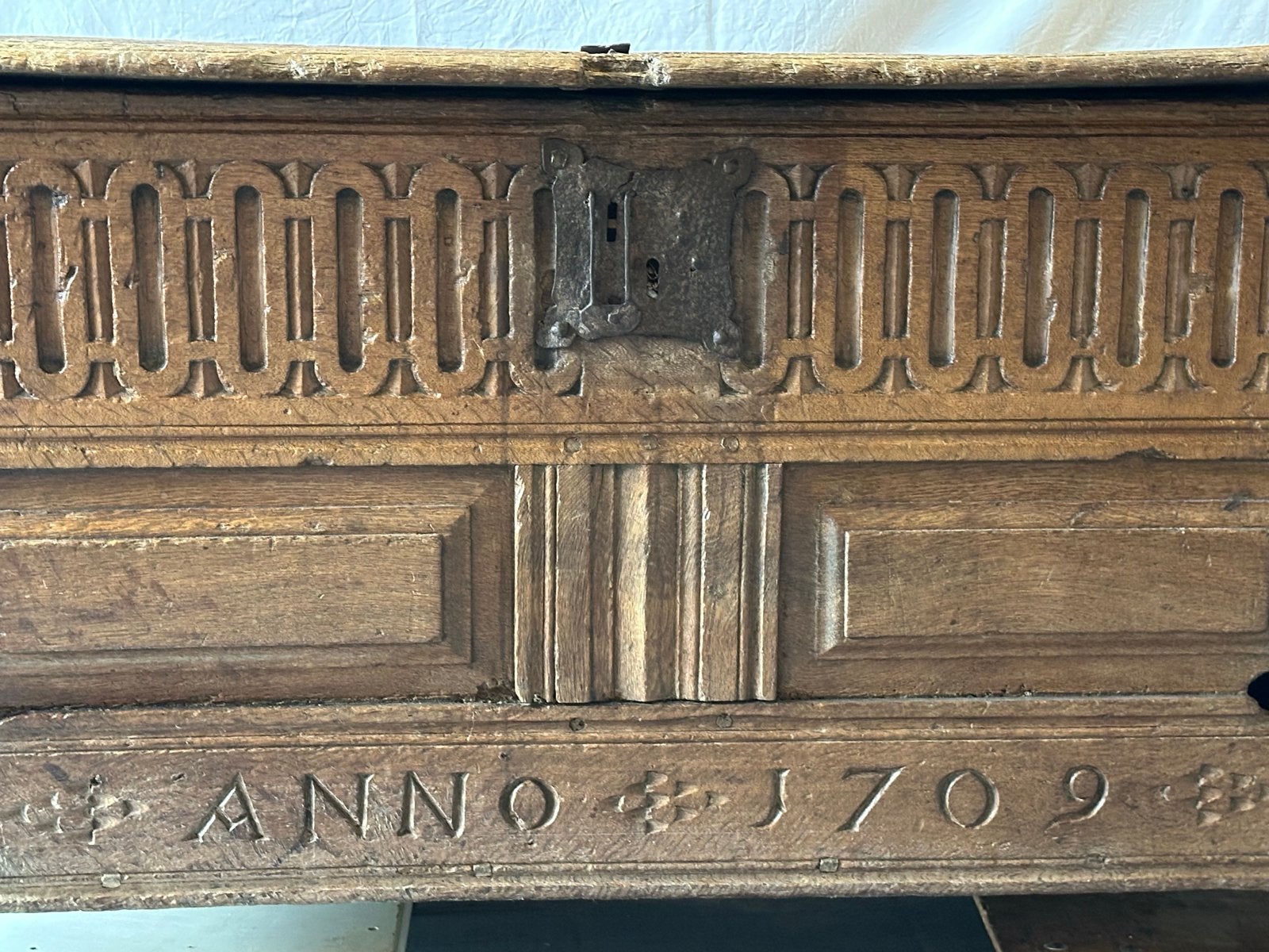 Antieke eikenhouten kist uit 1709 - Uniek en authentiek, Antiek en Kunst, Ophalen