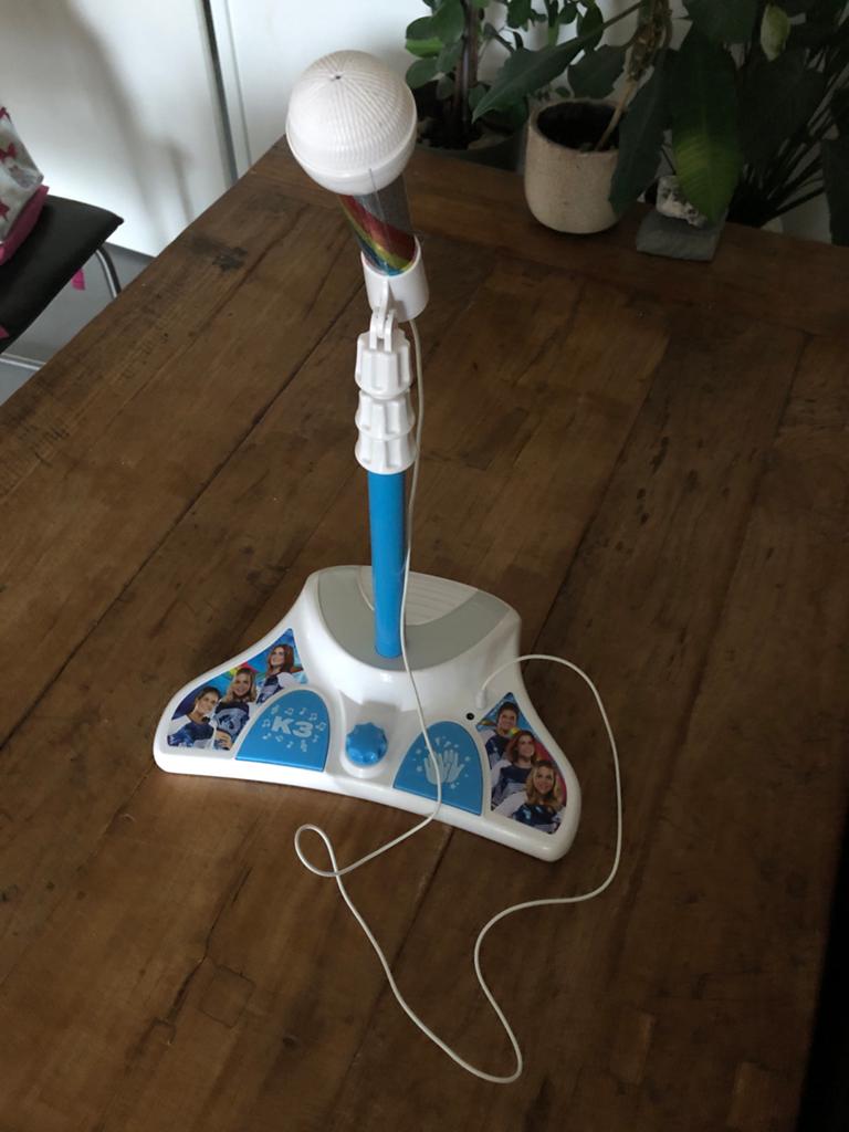 K3 Microfoon met standaard en muziekfunctie, Ophalen of Verzenden, Gebruikt, Zangmicrofoon