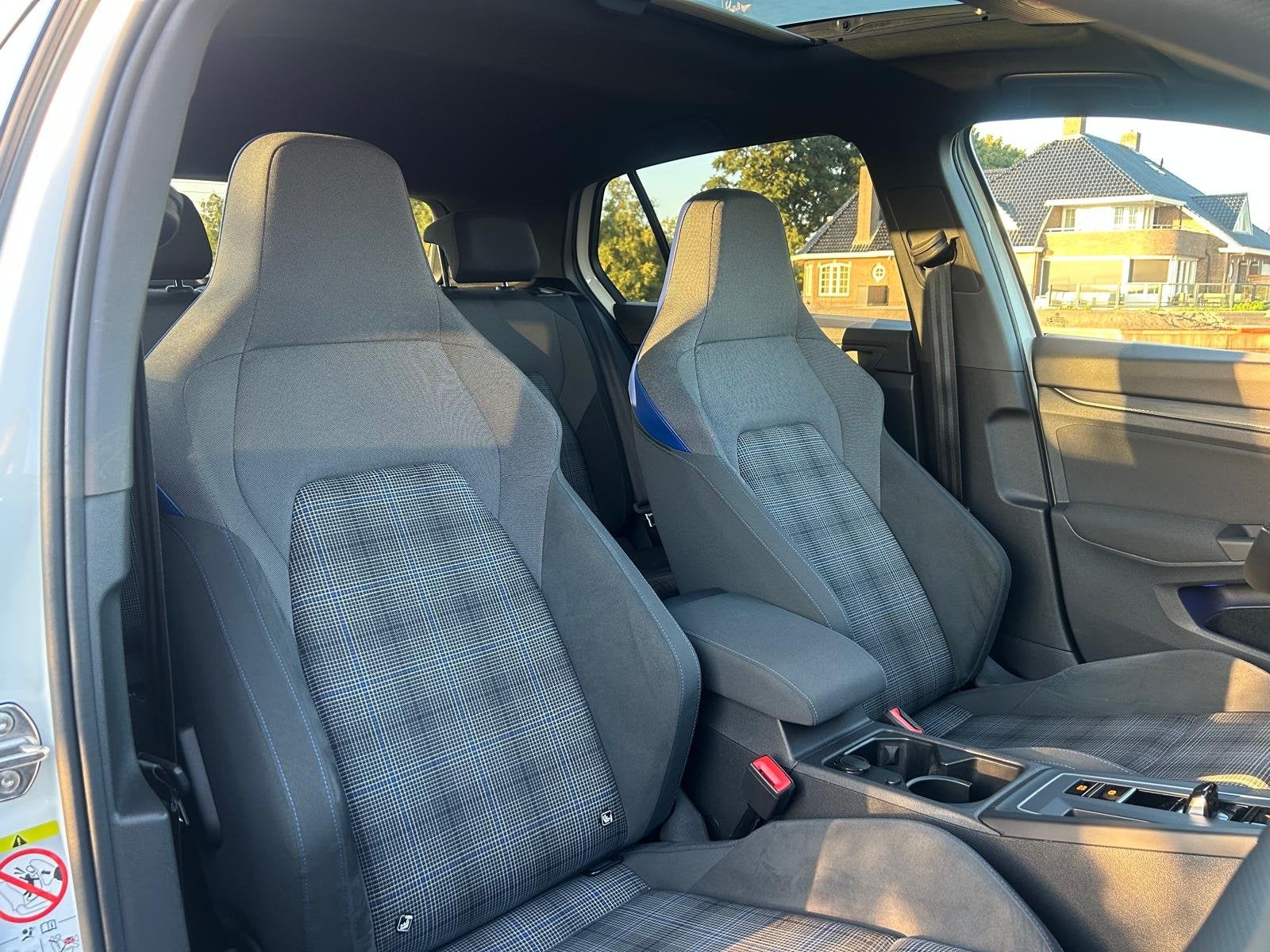 Foto 2 van Volkswagen Golf 1.4 eHybrid GTE | Pano | Stoelverwaming | Ap