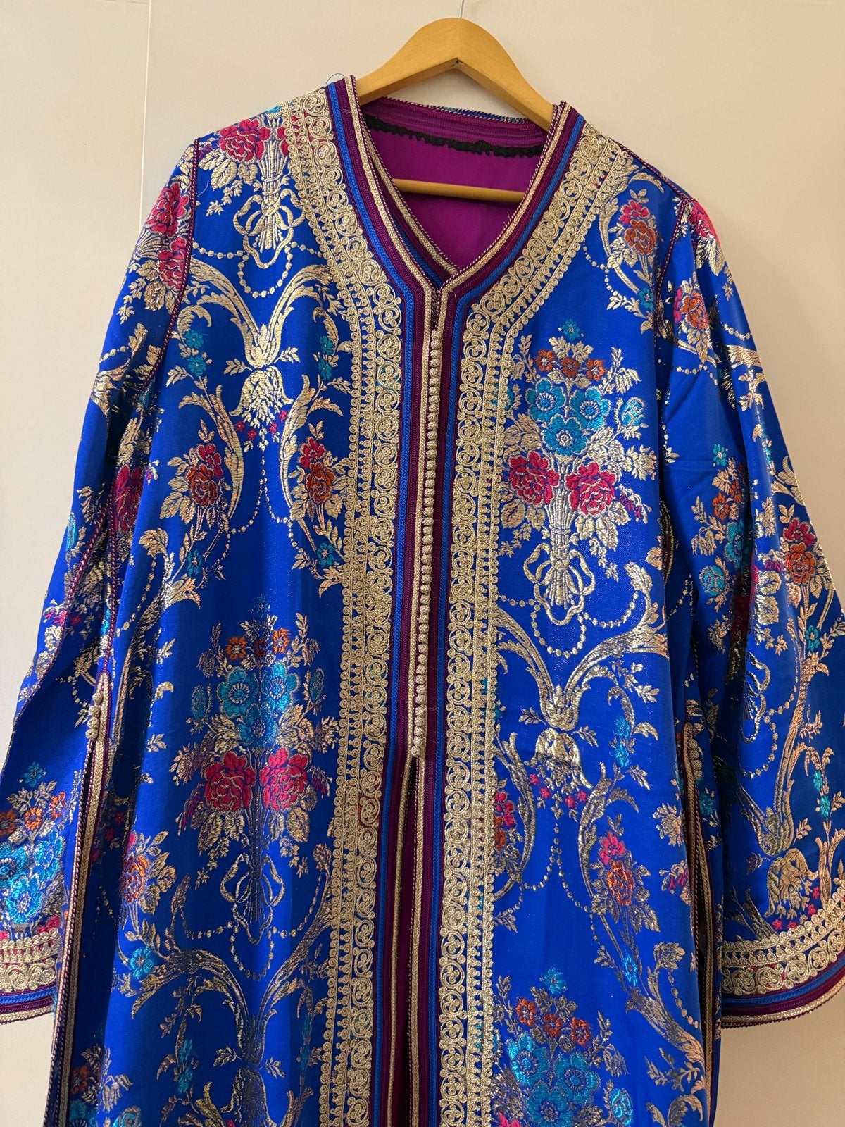 Prachtige blauwe kaftan met gouden borduursels HUUR EN KOOP, Maat 38/40 (M), Overige typen, Blauw, Ophalen of Verzenden