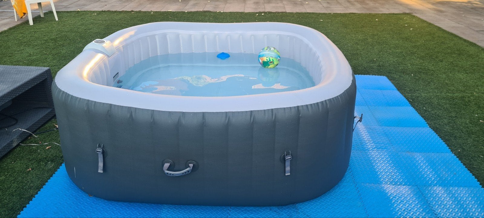 Opblaasbare AREBOS Jacuzzi met verwarming en bubbels, Tuin en Terras, Bubbelbaden en Hottubs, Ophalen, Zo goed als nieuw, Filter