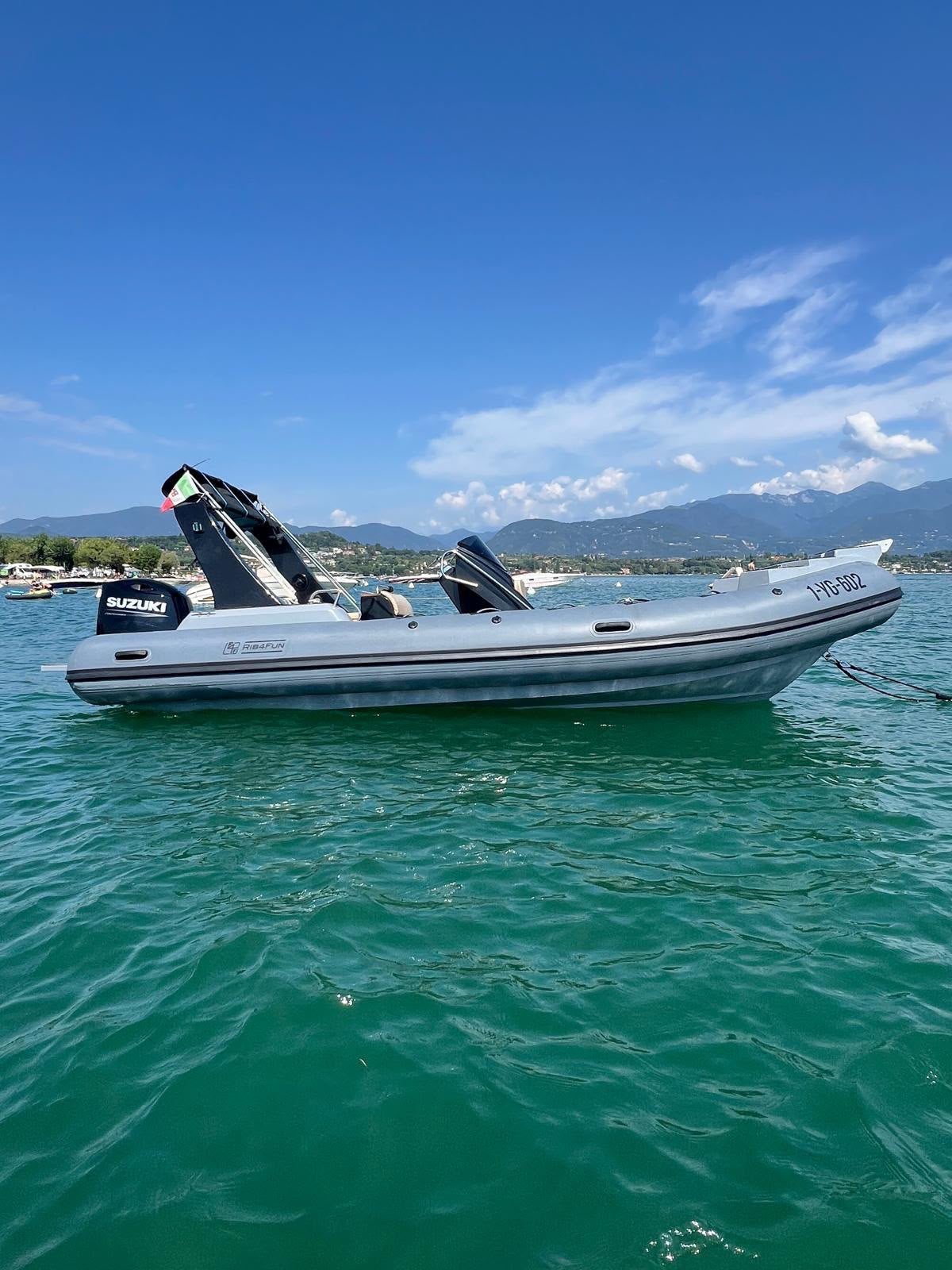 Rib 680 met 175 pk Suzuki op trailer uit 2022 in nieuw staat, Watersport en Boten, Zonnedek, Ophalen of Verzenden, Zo goed als nieuw