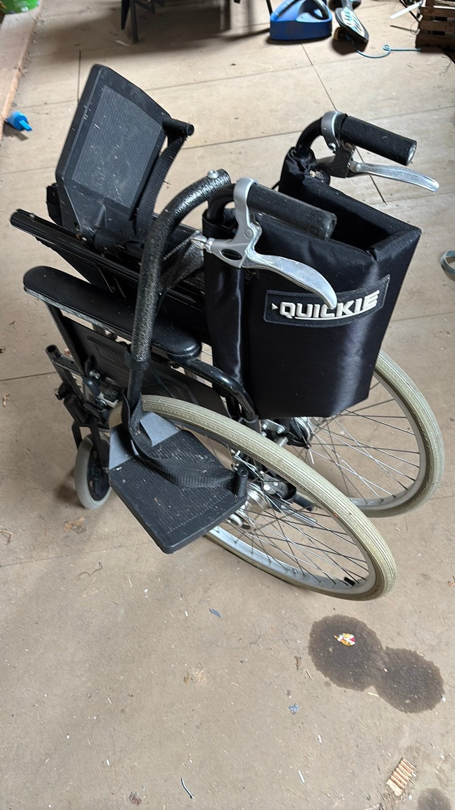 Quickie rolstoel met handrem, Ophalen, Zo goed als nieuw, Duwrolstoel