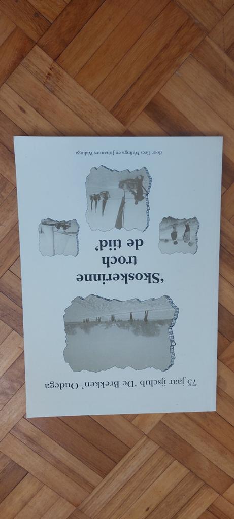 75 jaar IJsclub 'De Brekken' Oudega - Skoskerinne, Ophalen of Verzenden, 20e eeuw of later, Zo goed als nieuw, Cees Walinga en Johannes Walinga