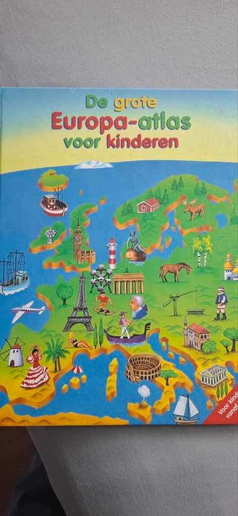 Grote Europa atlas voor kinderen, Boeken, Ophalen of Verzenden, Zo goed als nieuw, Non-fictie
