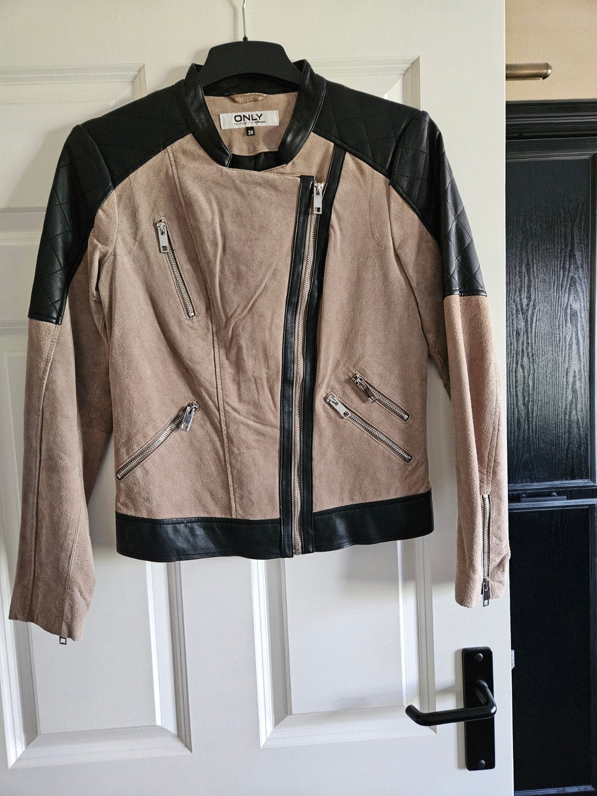 Nieuw ONLY bikerjack met suède en leren details - Maat 38, Maat 38/40 (M), Beige, Nieuw, Ophalen of Verzenden