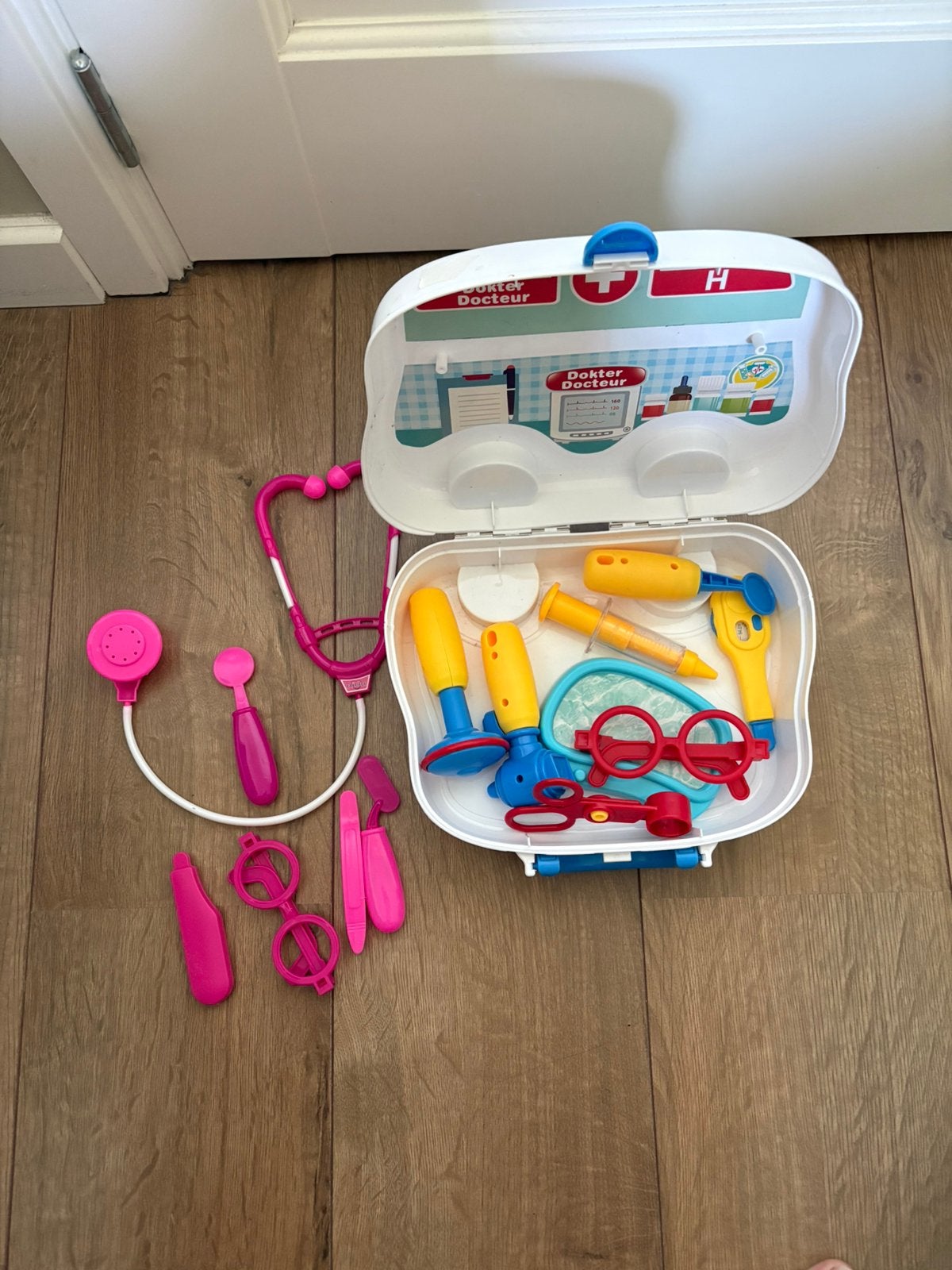 Dokters setje in koffer, zijn 2 setjes, Ophalen of Verzenden, Gebruikt, Jongen of Meisje