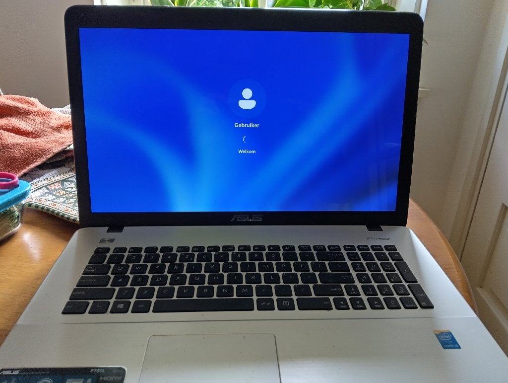 ASUS F751L laptop, Gebruikt, HDD, 2 tot 3 Ghz, Qwerty