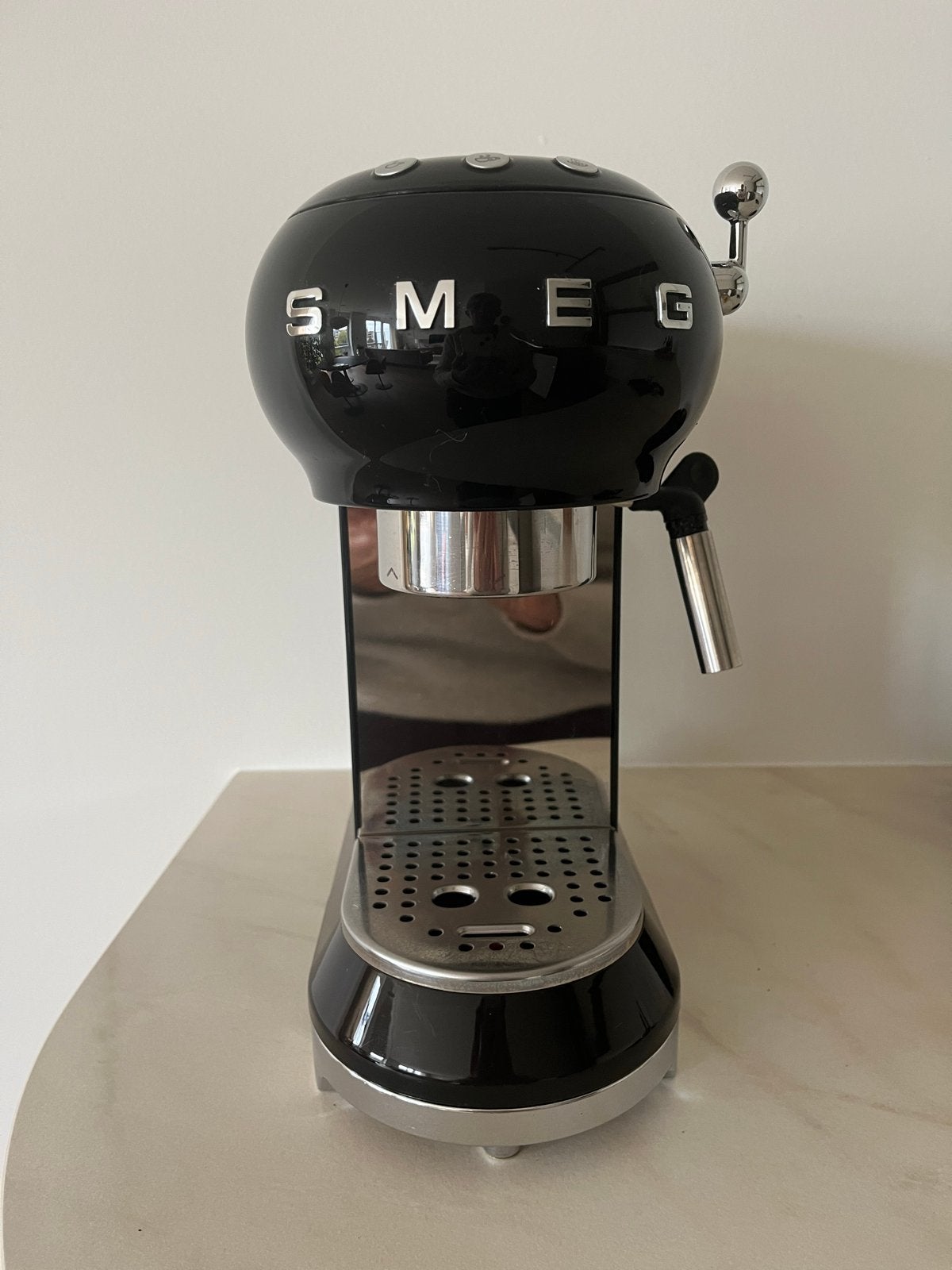 SMEG Espresso Apparaat Zwart - gebruikt, Ophalen, Afneembaar waterreservoir, Gebruikt, Gemalen koffie