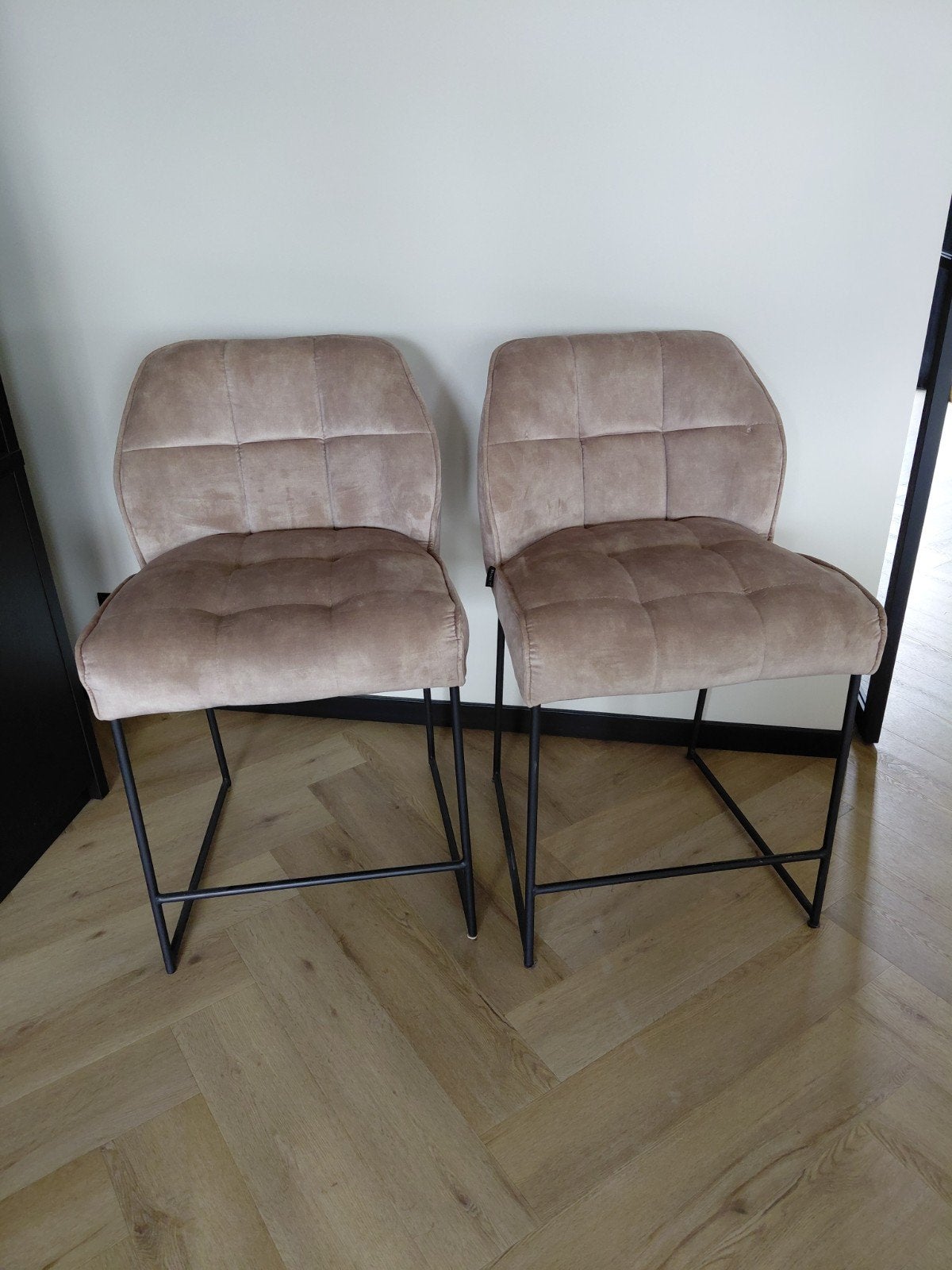 Set van 2 barstoelen, zithoogte 66cm, Ophalen, Met voetsteun, 60 tot 90 cm, Zo goed als nieuw