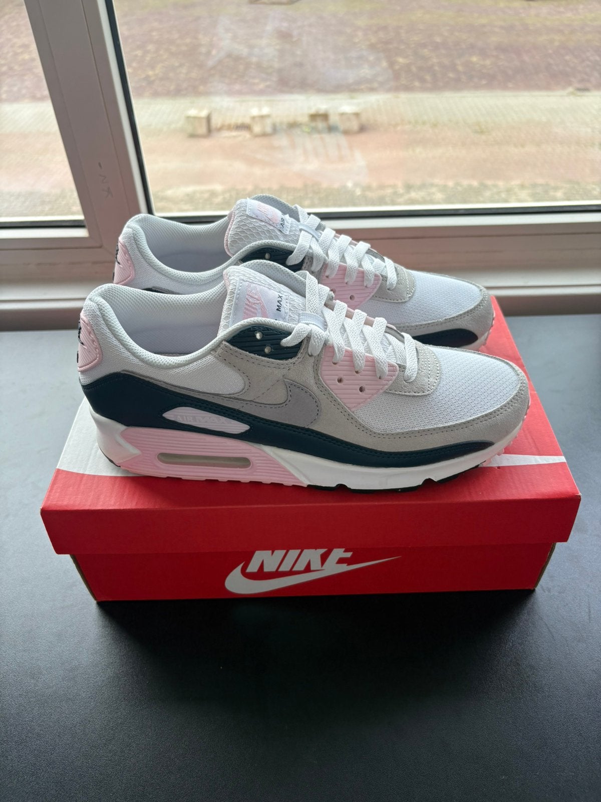 Nike Air Max 90 Pink Foam Armory Navy | EU 44, Overige kleuren, Nieuw, Ophalen of Verzenden, Sneakers of Gympen