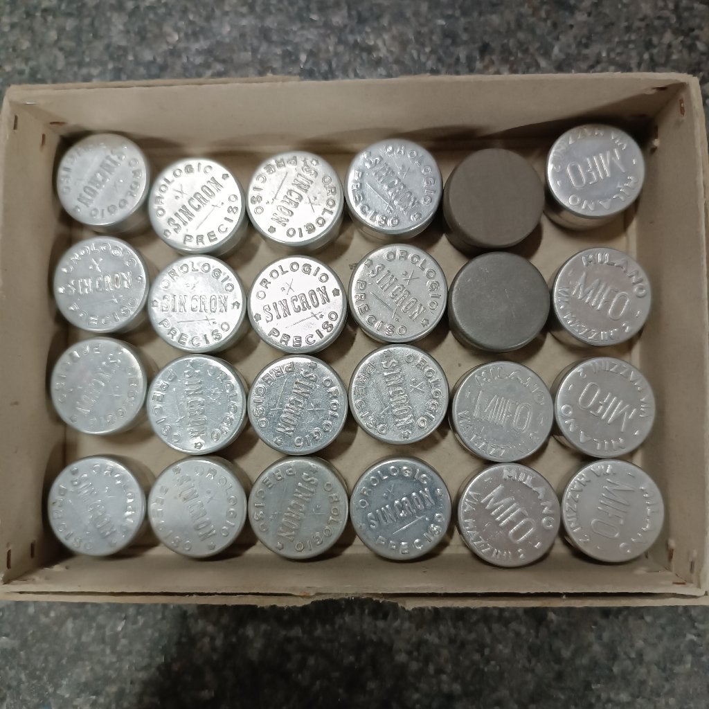 horlogemakers 30 SMALL METAL CONTAINER BOX SCREW PARTS, Verzenden