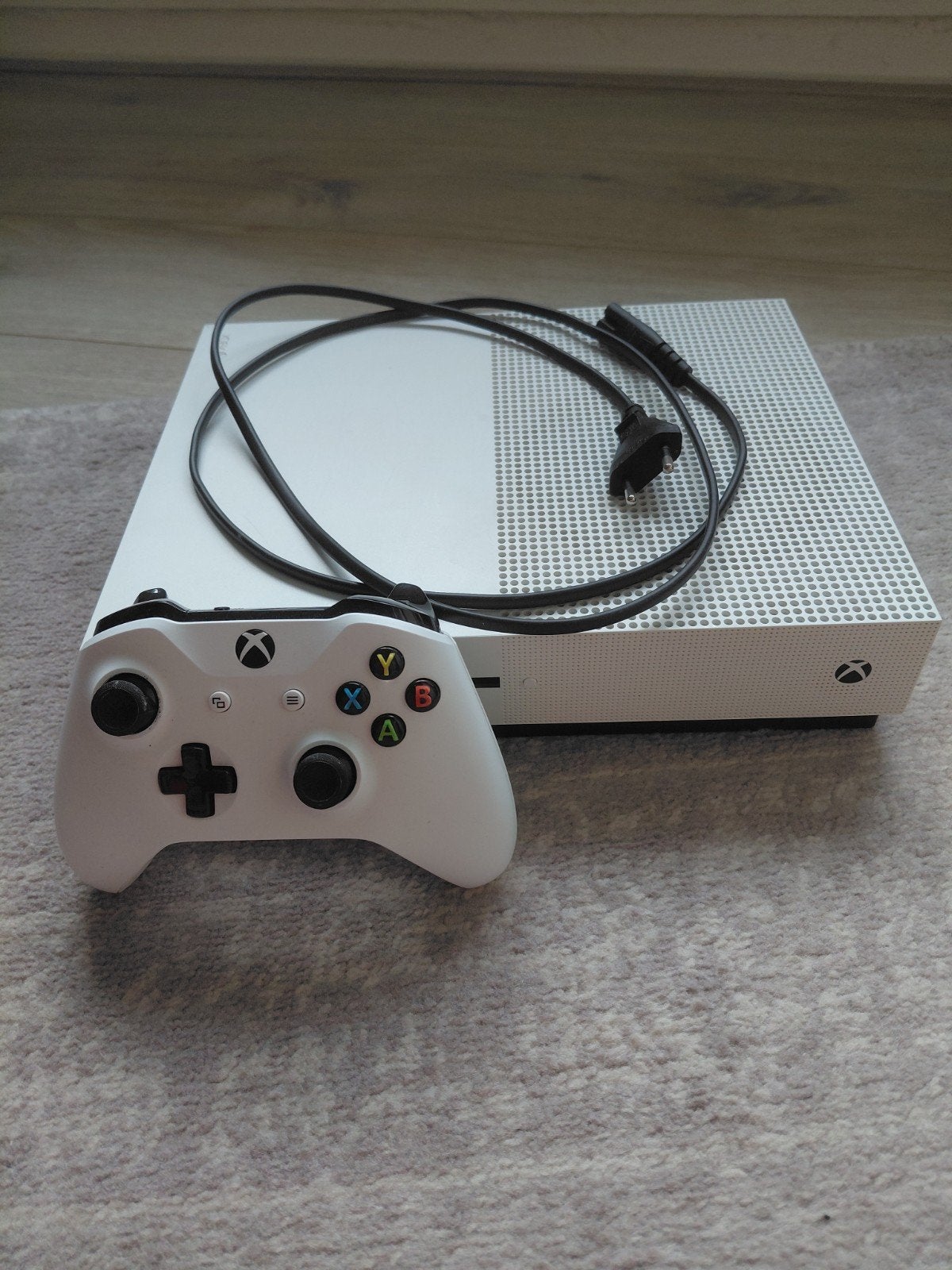 Xbox One S met controller batterijpack, Ophalen, Zo goed als nieuw