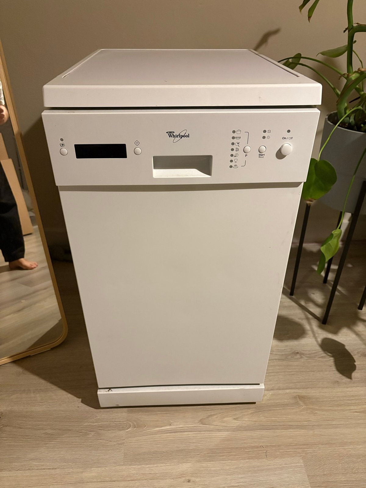 Whirlpool vaatwasser - Vrijstaand, smal, Ophalen, Eco programma, Zo goed als nieuw, 85 tot 90 cm