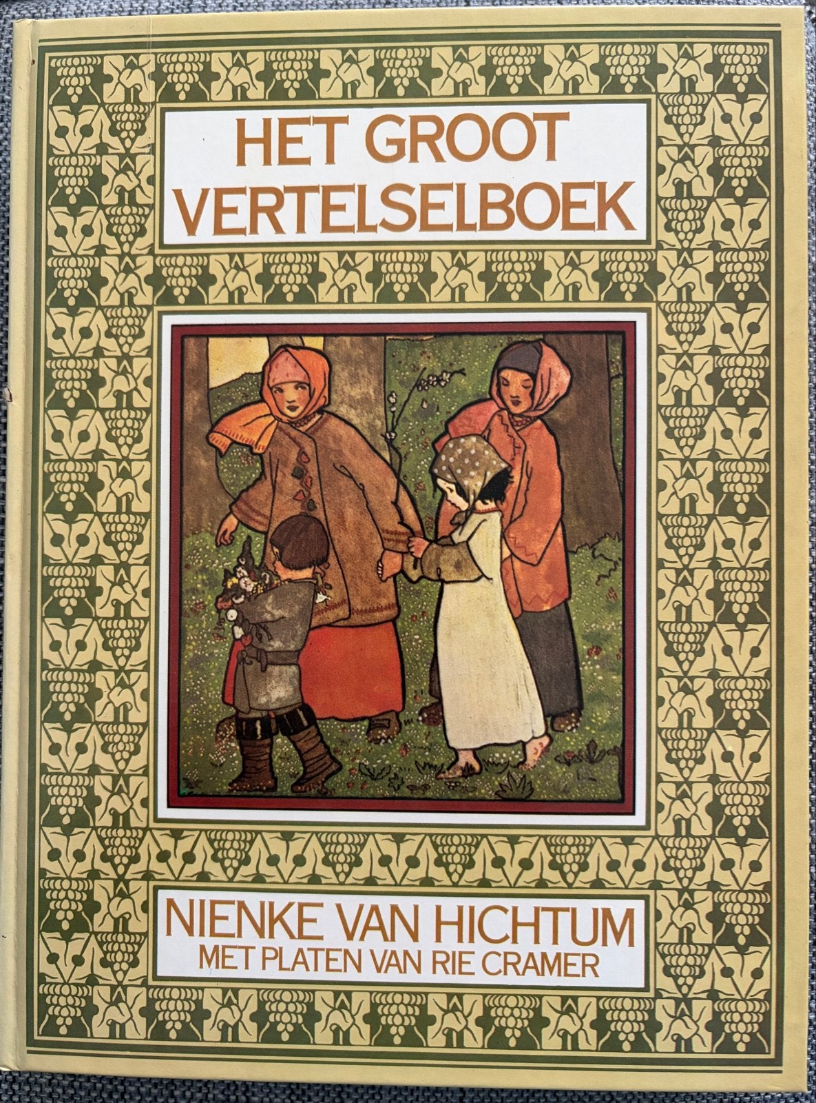 Het Groot Vertelselboek - Nienke van Hichtum (2e druk), Ophalen of Verzenden, Gelezen