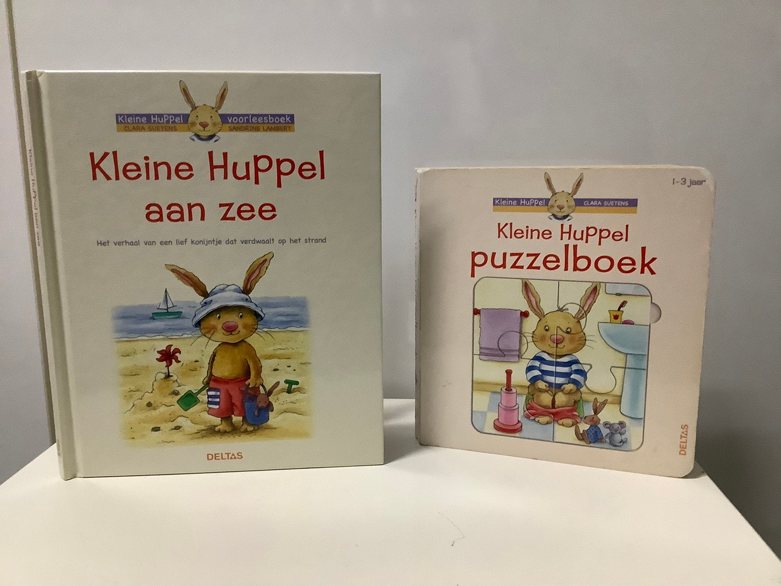 2x boek puzzelboek knuffel kleine Huppel vakantie verdwalen, Ophalen of Verzenden, Zo goed als nieuw, 2 tot 3 jaar