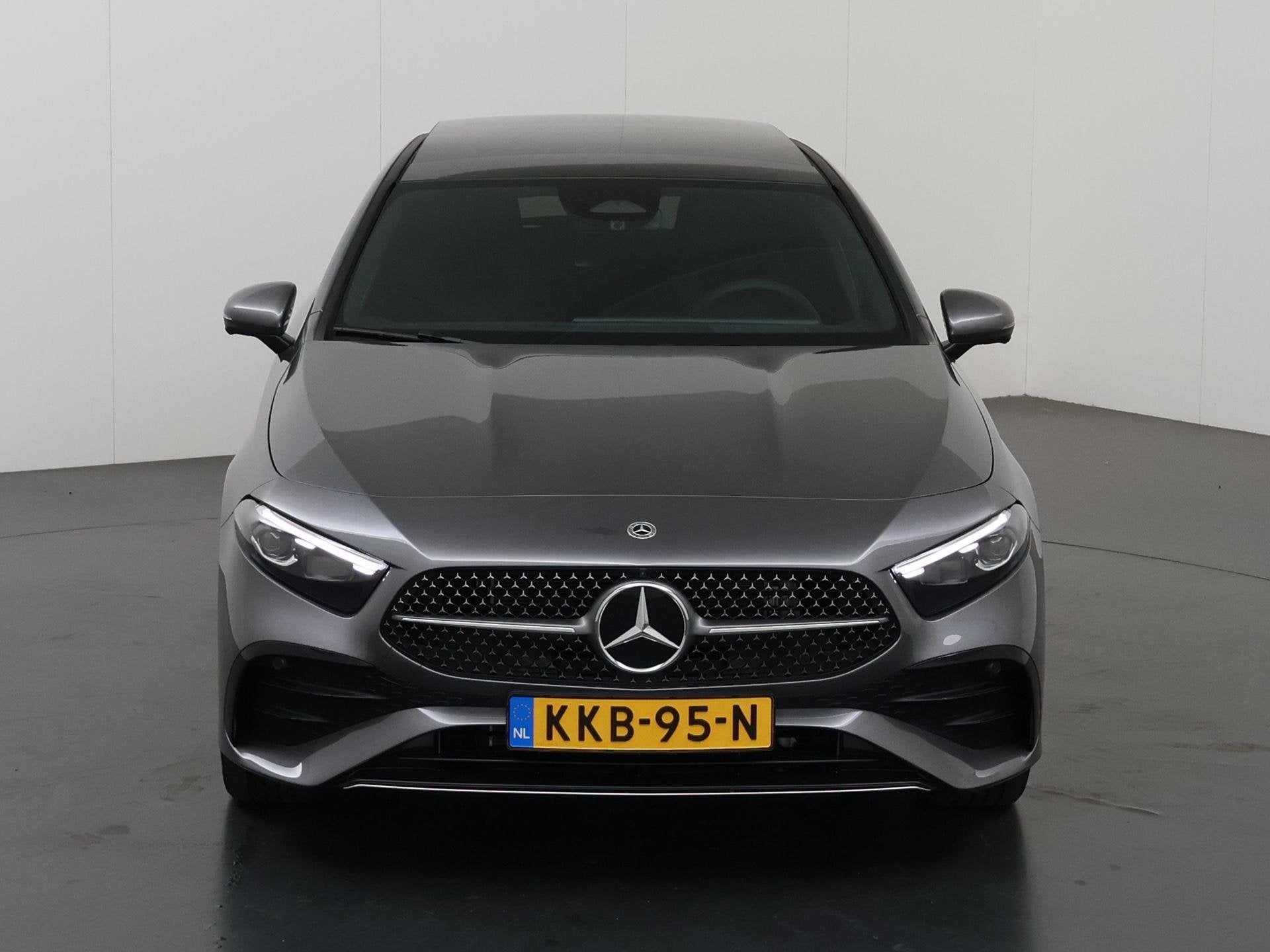 Mercedes-Benz A-klasse 250e Business Solution AMG | Panorama, Auto's, Mercedes-Benz, 4 cilinders, 163 pk, Bedrijf, Hybride Elektrisch/Benzine