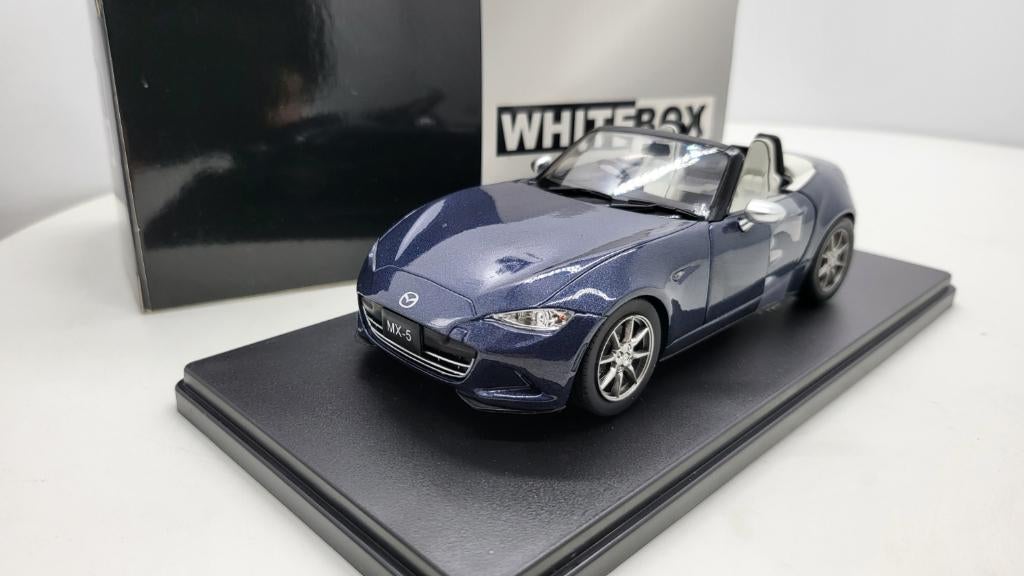 Mazda MX-5, donkerblauw, 2019 van WhiteBox, Hobby en Vrije tijd, Modelauto's | 1:24, Ophalen of Verzenden, Nieuw, Auto, Overige merken