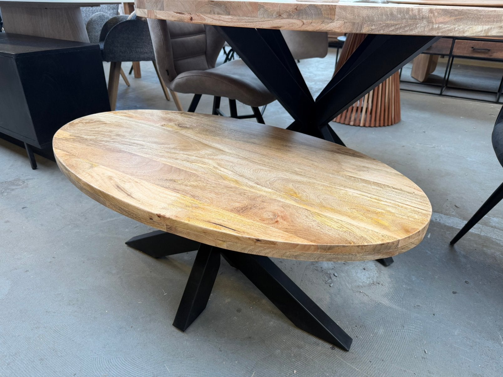 Magazijn leegverkoop salontafel ovaal mangohout matrix zwart