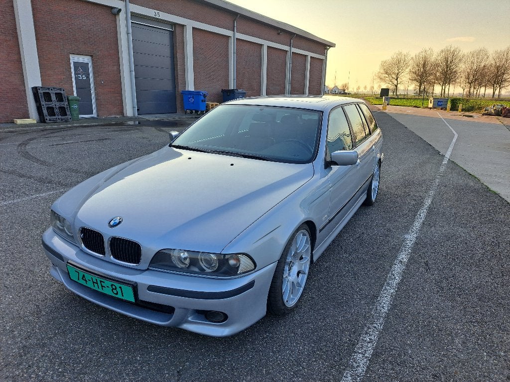 BMW E39 523i 2.5 Touring 1998 Grijs, Auto's, 1800 kg, Zwart, 2494 cc, Leder