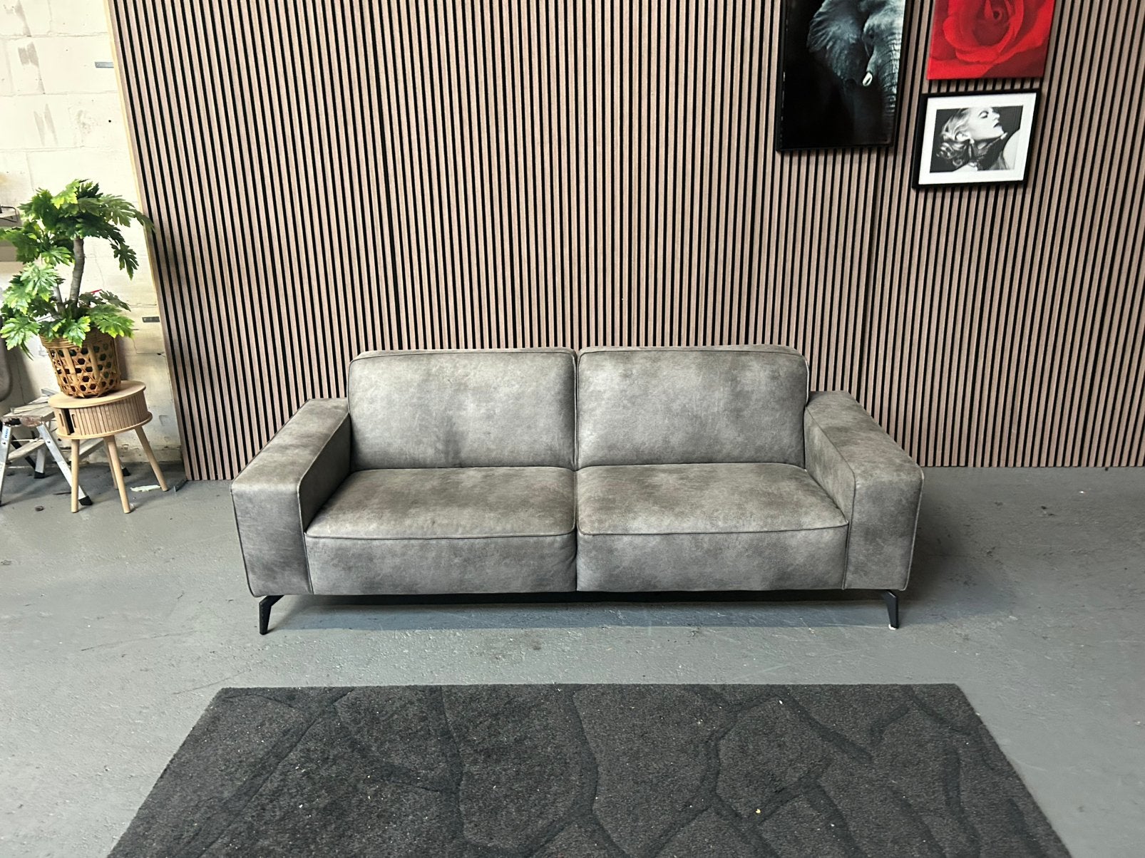 GRATIS LEVERING Driezits Bank Grijs 225X90 GEREINIGD, Microleder, 75 tot 100 cm, Ophalen of Verzenden, Zo goed als nieuw
