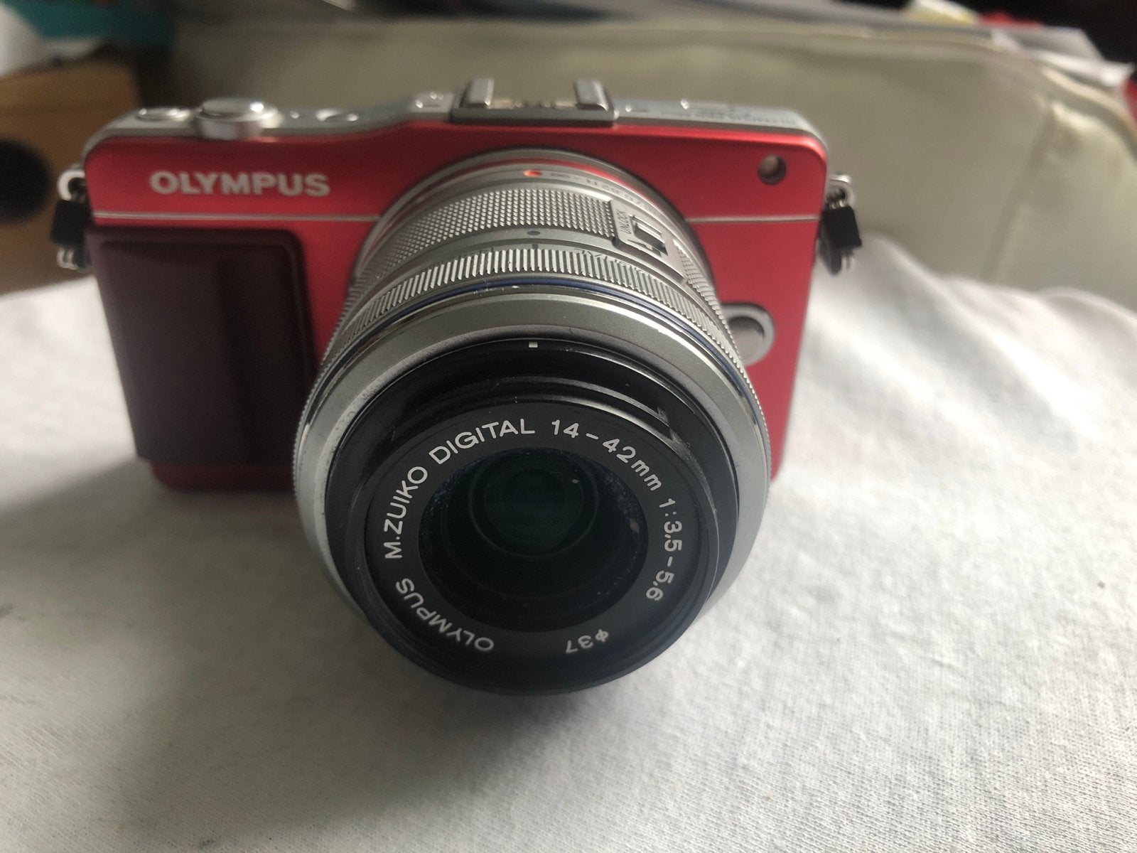 Olympus PEN Mini E-PM2 Systeemcamera Rood met M.Zuiko 14-42m, Gebruikt, Ophalen of Verzenden, 4 t/m 7 keer, Systeemcamera
