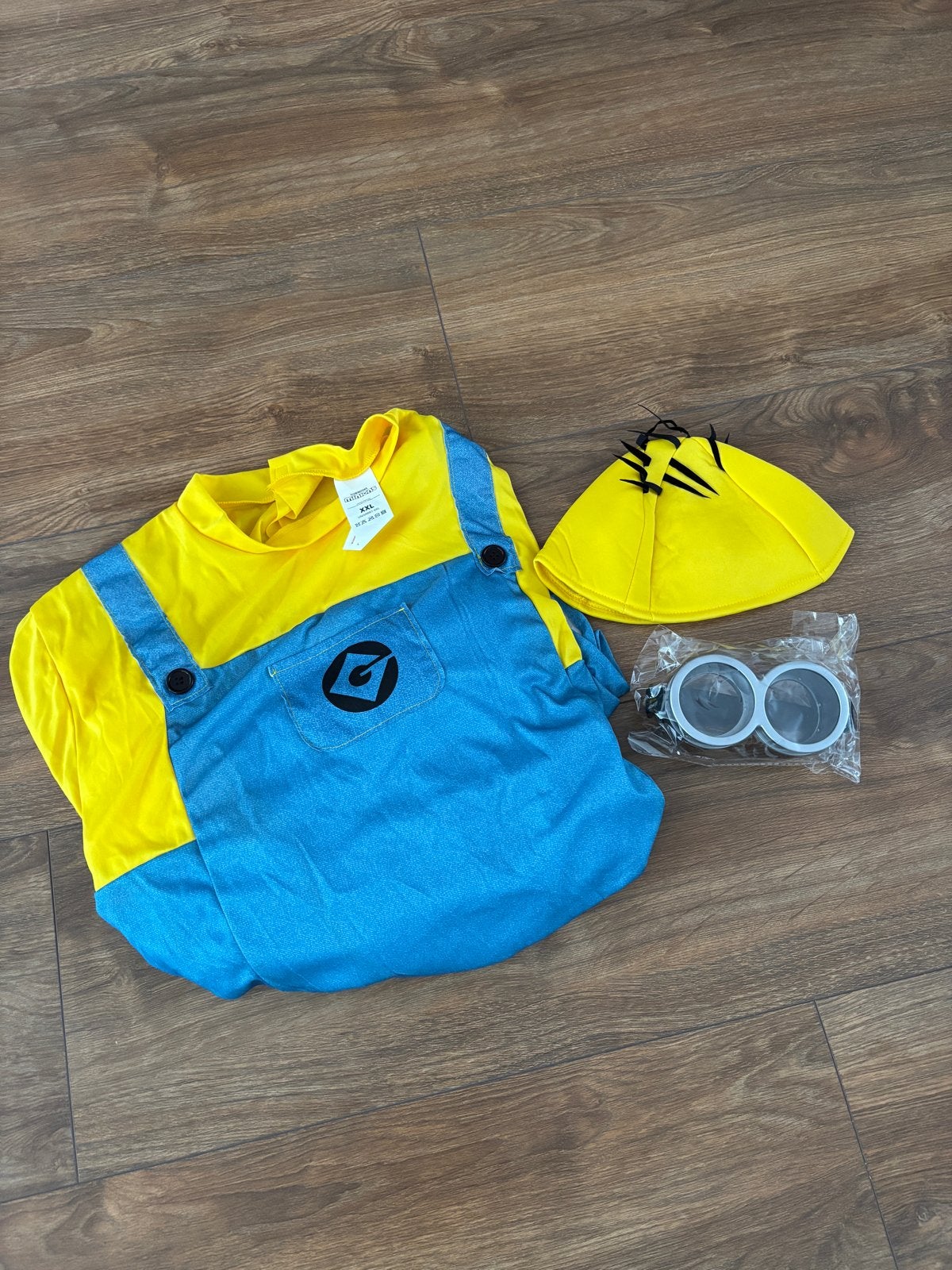 Minion kostuum voor volwassenen- Compleet met bril en muts, Kinderen en Baby's, Ophalen of Verzenden, Gebruikt, 110 t/m 116, Jongen of Meisje