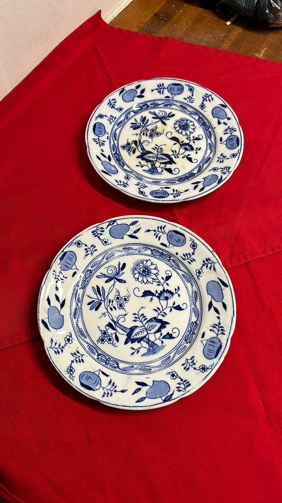 2 stuks Antieke bordjes met Zwiebelmuster decoratie met uien, Antiek en Kunst, Antiek | Servies los, Ophalen of Verzenden