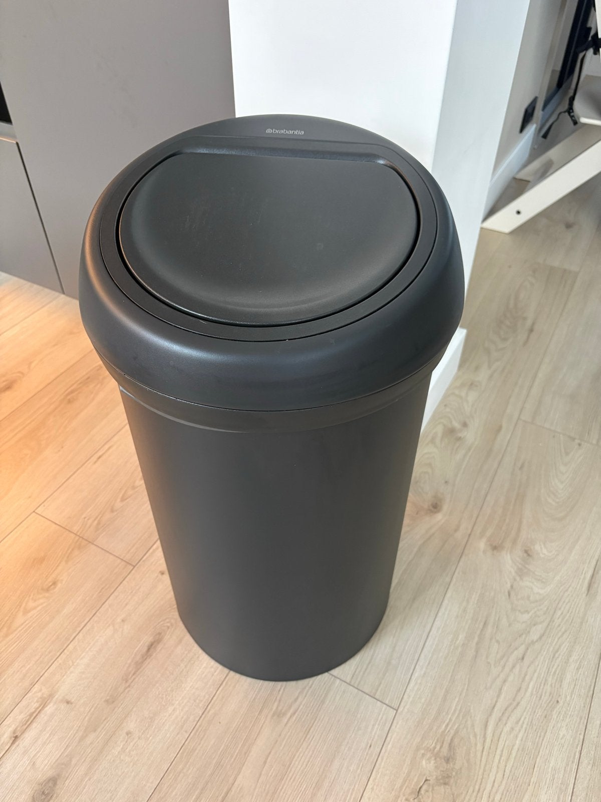 Brabantia touch bin prullenbak - Zo goed als nieuw, Ophalen, 50 – 75, Kunststof, 20 tot 30 liter