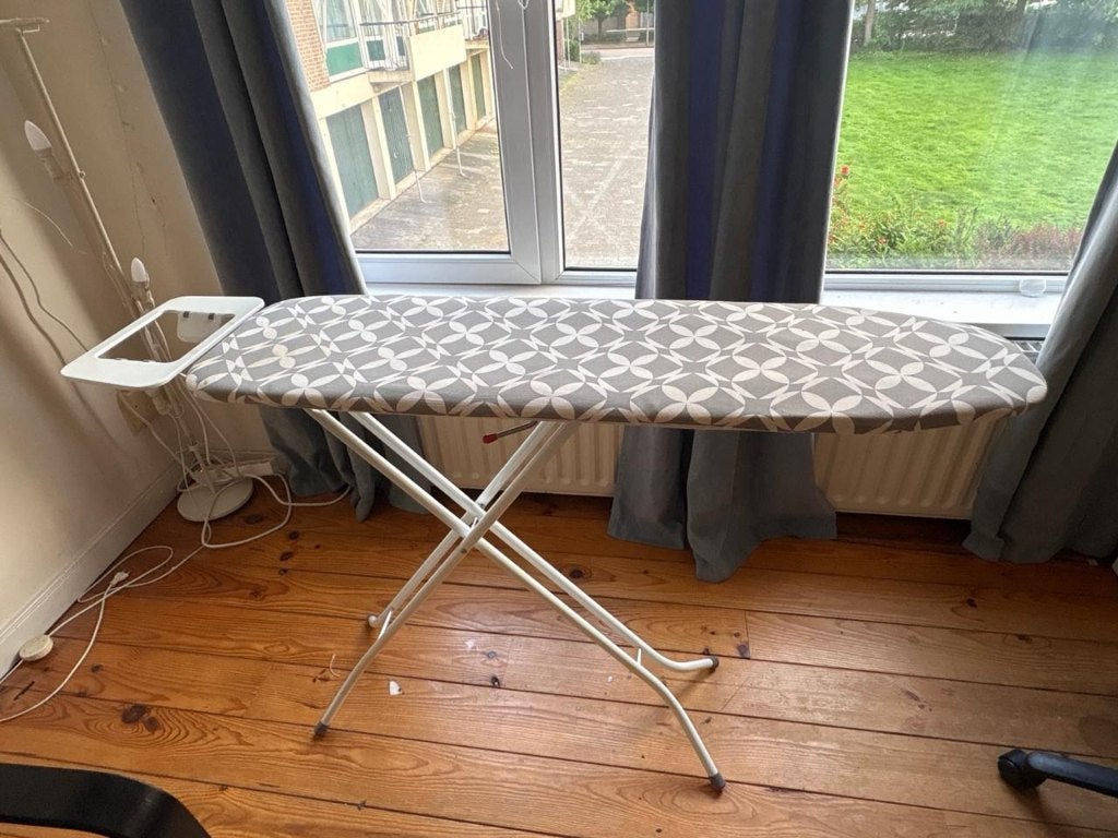 Ironing board, Witgoed en Apparatuur, Strijkijzers en Strijkplanken, Ophalen, Zo goed als nieuw, Draadloos strijkijzer