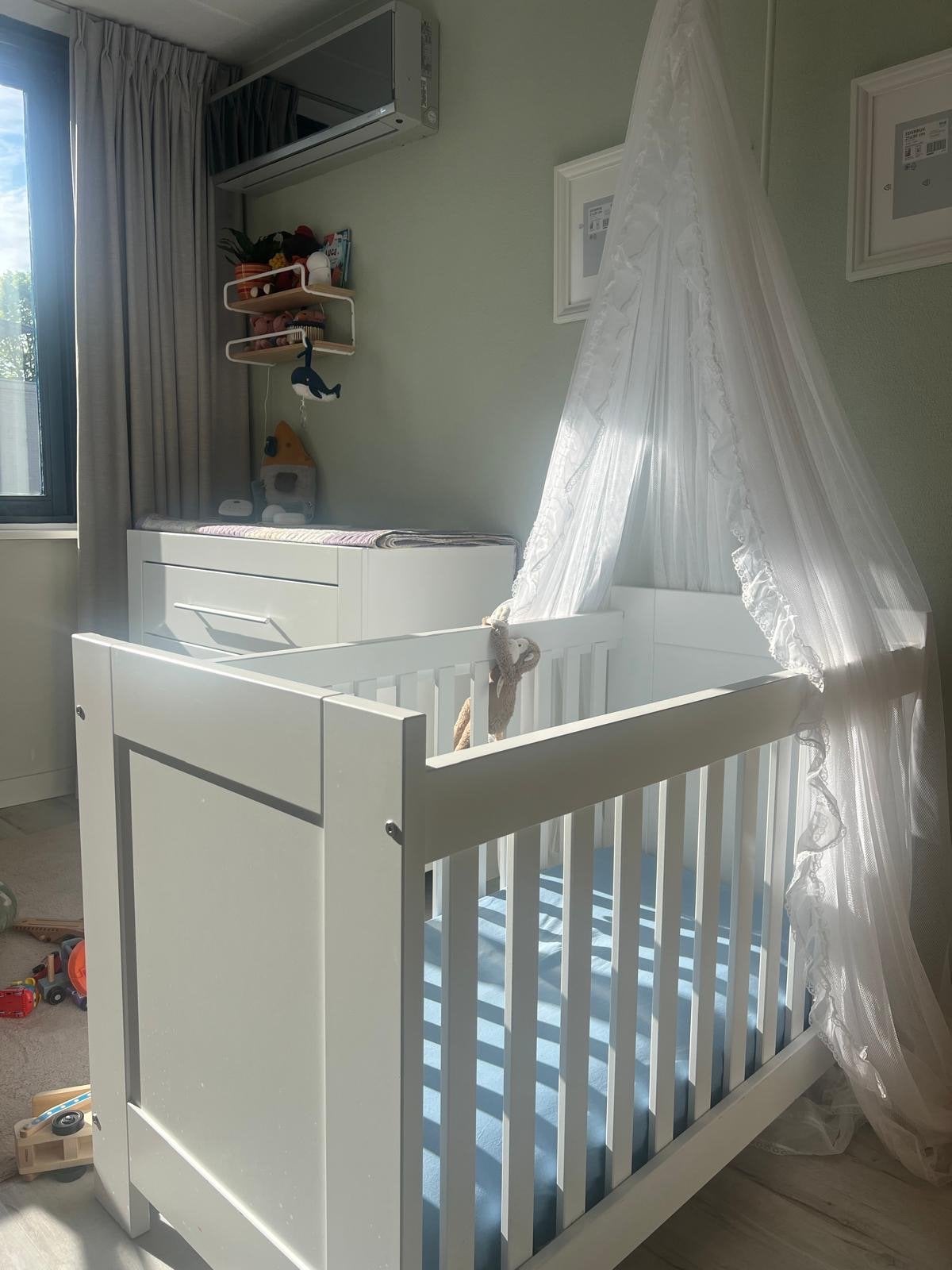Bopita ledikant commode wandplank compleet + matras + etc et, Kinderen en Baby's, Ophalen of Verzenden, Zo goed als nieuw, Jongetje of Meisje