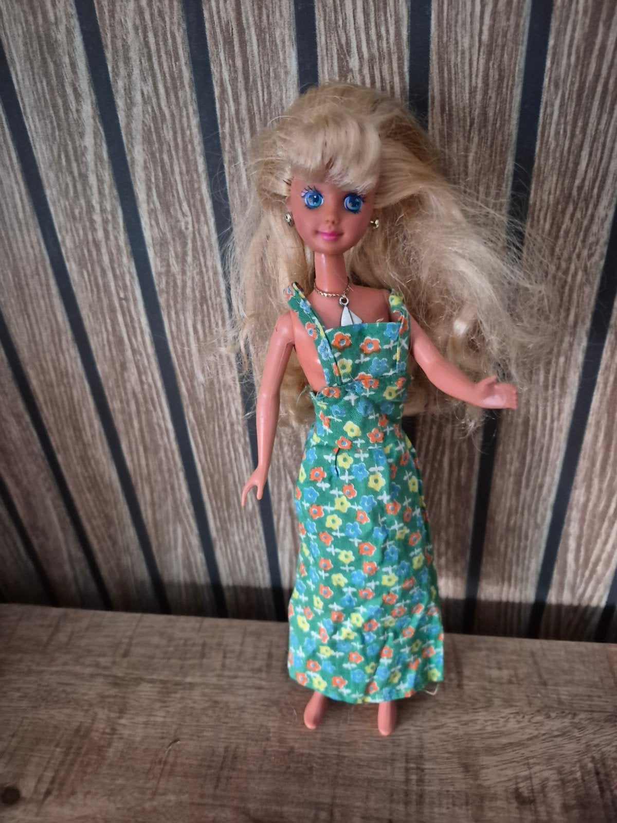 vintage barbiebieden v/a€15euro, Verzamelen, Poppen, Verzenden, Gebruikt, Kleertjes