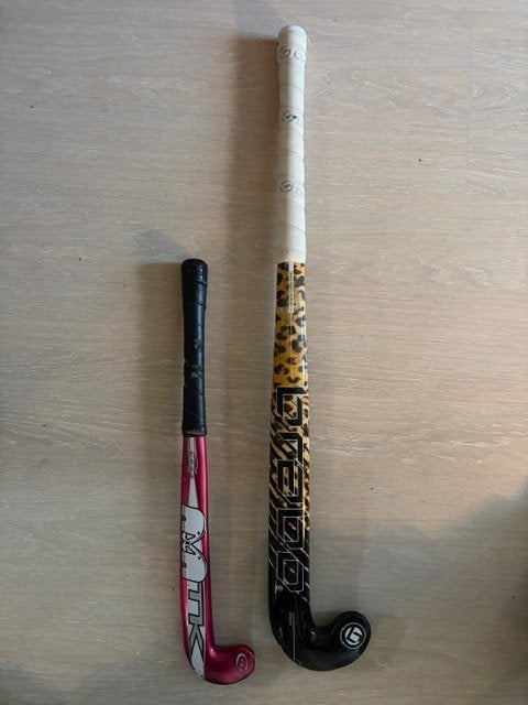 2x hockeystick Baby "18" en Junior "27", Sport en Fitness, Hockey, Ophalen of Verzenden, Gebruikt, Stick