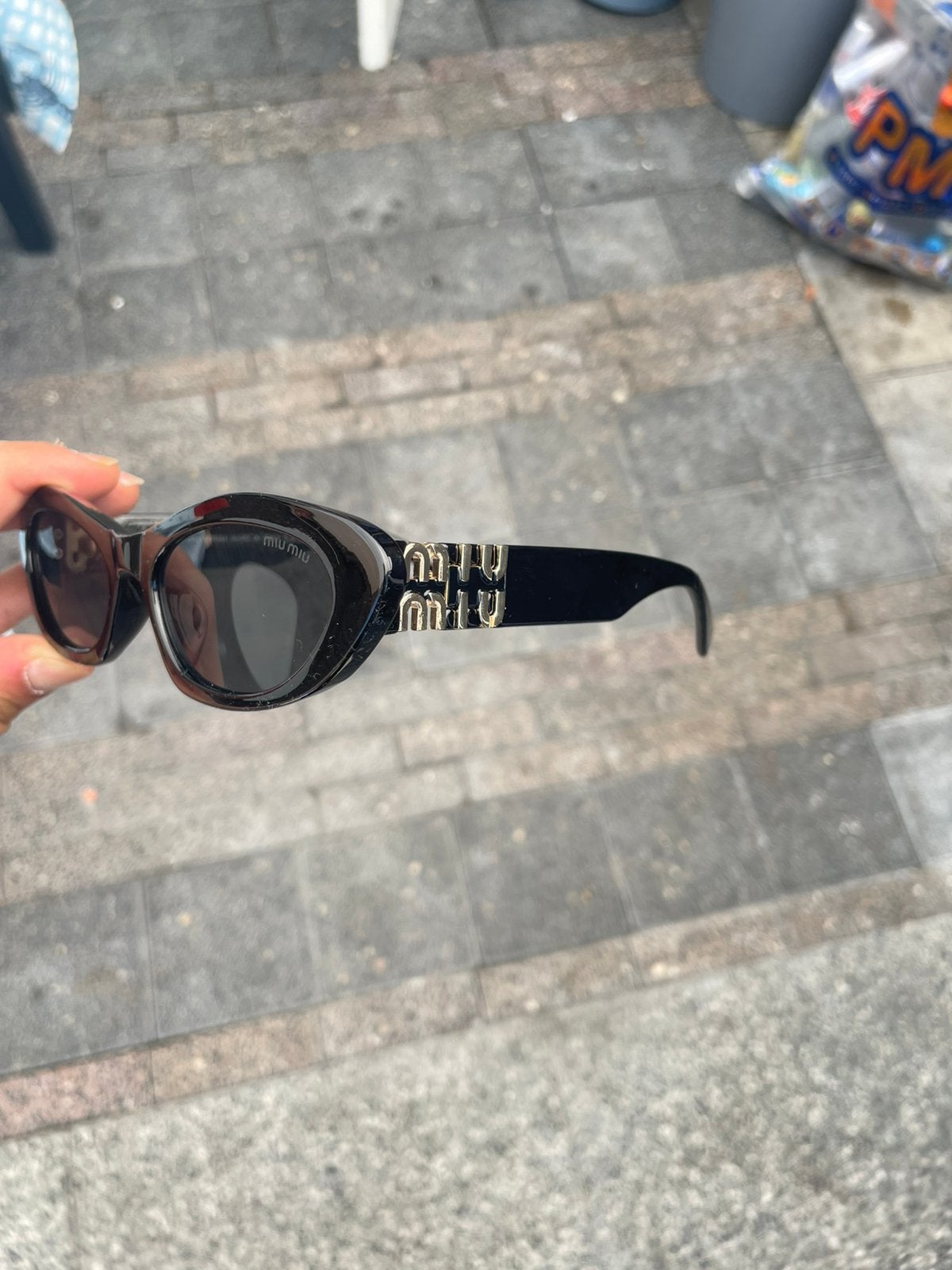 Miu miu zonnebril dames, Kinderen en Baby's, Kindermode-accessoires, Ophalen of Verzenden, Zo goed als nieuw