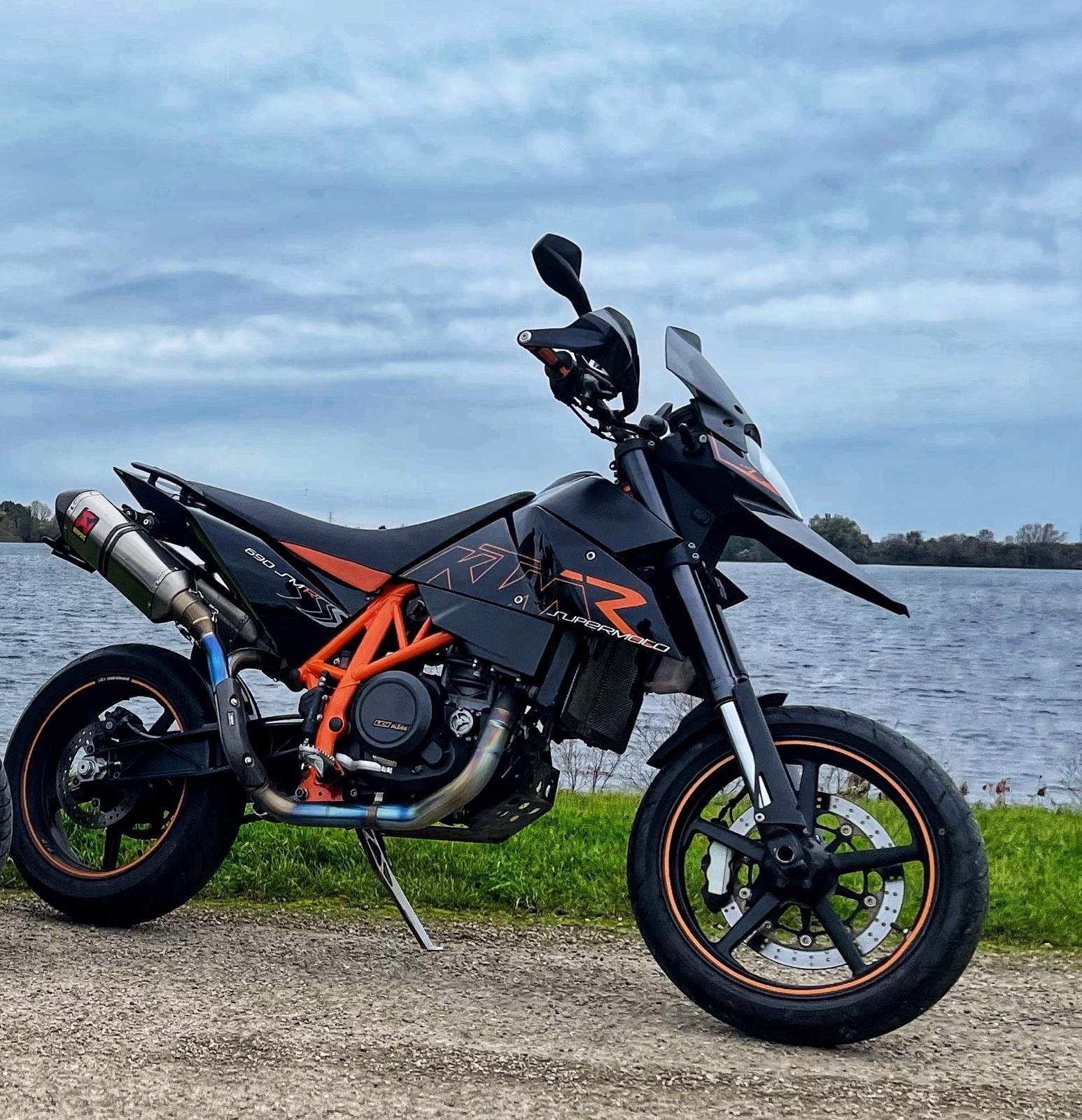 KTM 690 SMR Supermoto -Krachtige en wendbare motor, Motoren, Motoren | KTM, Particulier, SuperMoto, Sportuitlaat, Handgeschakeld