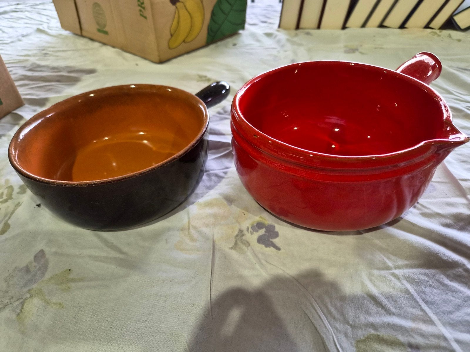 Te koop 2 stenen ovenschalen, Ophalen of Verzenden, Overige materialen, Pot, Bus of Blik