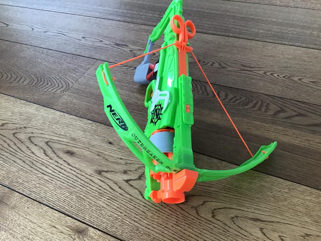 Nerf Outbreaker Bow kruisboog met pijlen en target, Ophalen, Gebruikt