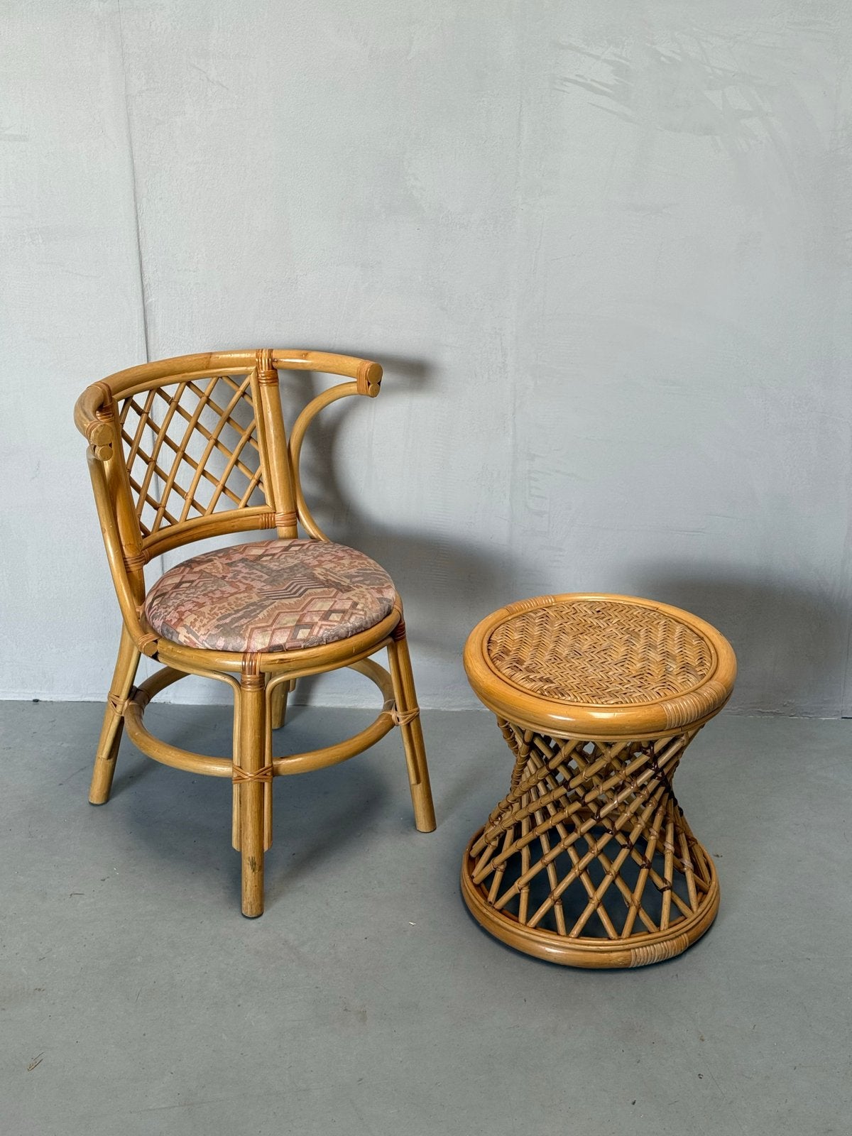 Vintage rotan bistroset jaren '70: stoel met patroon en kruk, Ophalen