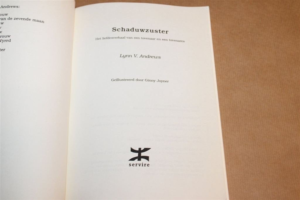 Schaduwzuster — Lynn V. Andrews, Tovenaar & Tovenares 1995, Boeken, Ophalen of Verzenden, Gelezen, Overige onderwerpen, Achtergrond en Informatie