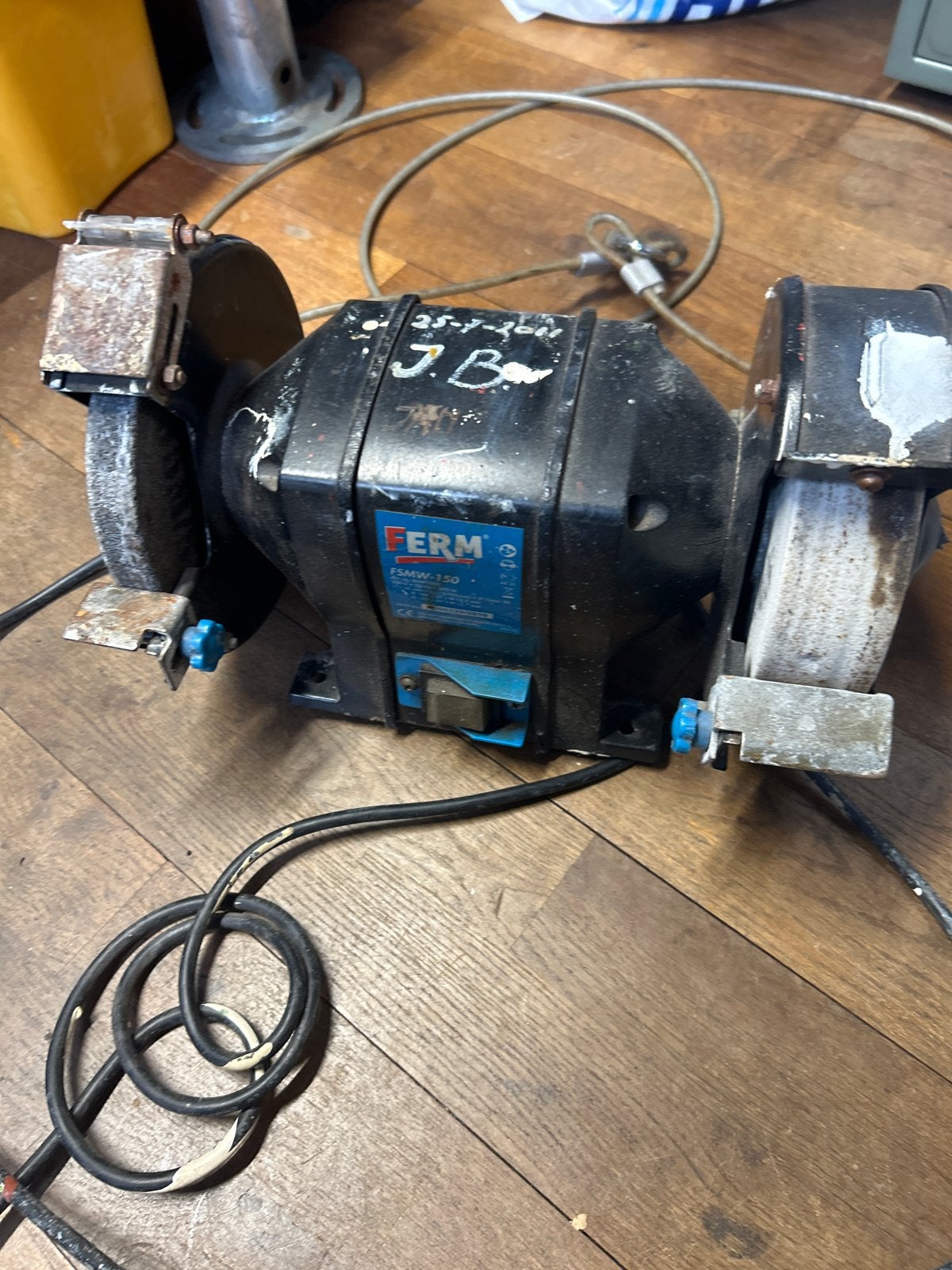 FERM FSMW-150 Werksbankslijpmachine, Ophalen of Verzenden, Gebruikt, Minder dan 700 watt, Werkbankslijpmachine