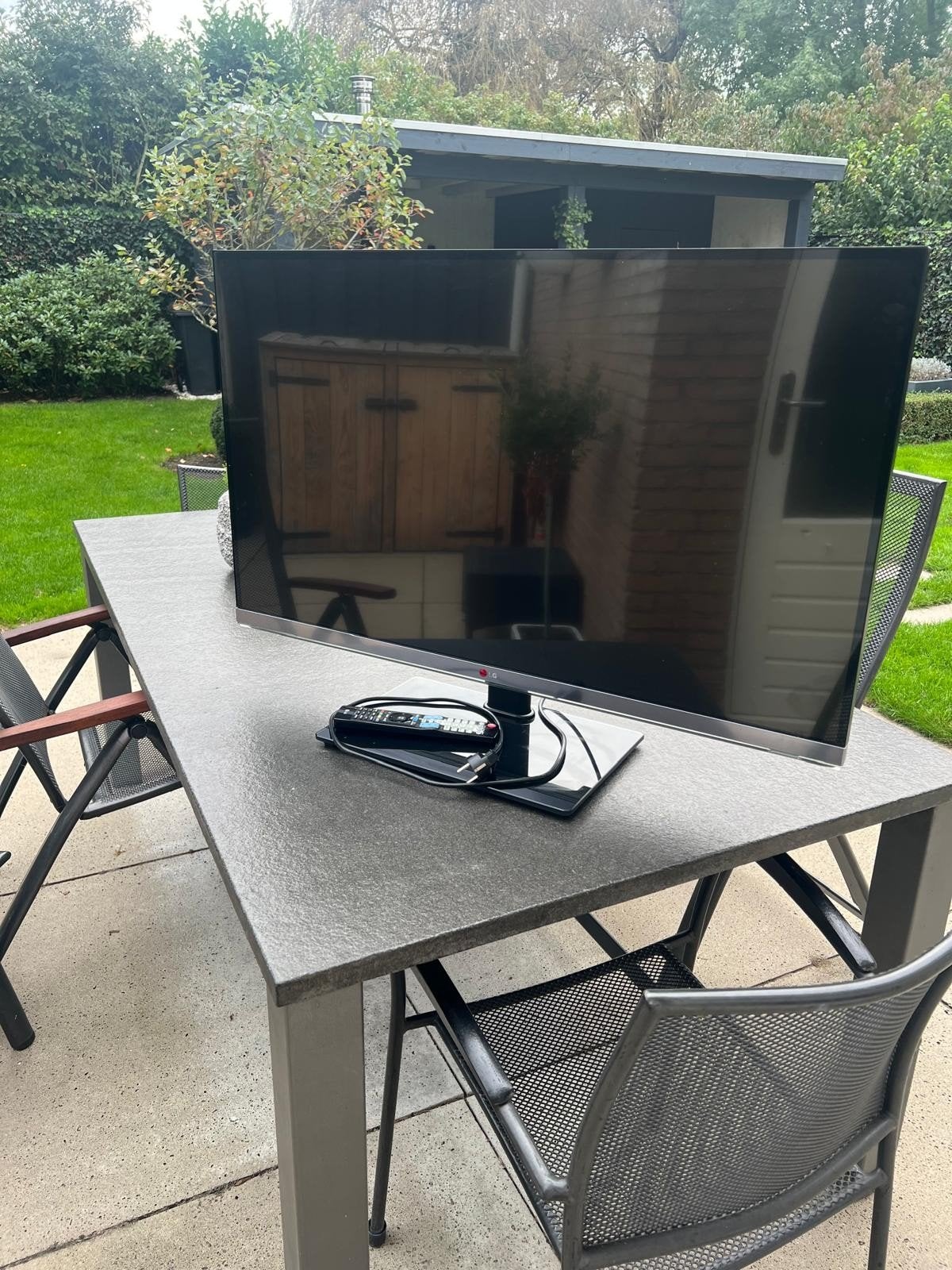 LG 42 televisie, uitstekende staat, met nieuwe standaard, Ophalen, 50 Hz, Zo goed als nieuw, 100 cm of meer
