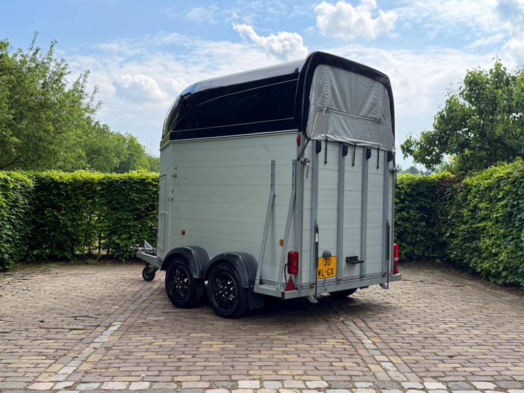 Mooie 2 paards atec vol aluminium met zadelkamer, Ophalen, Aluminium, Zo goed als nieuw, 2-paards trailer
