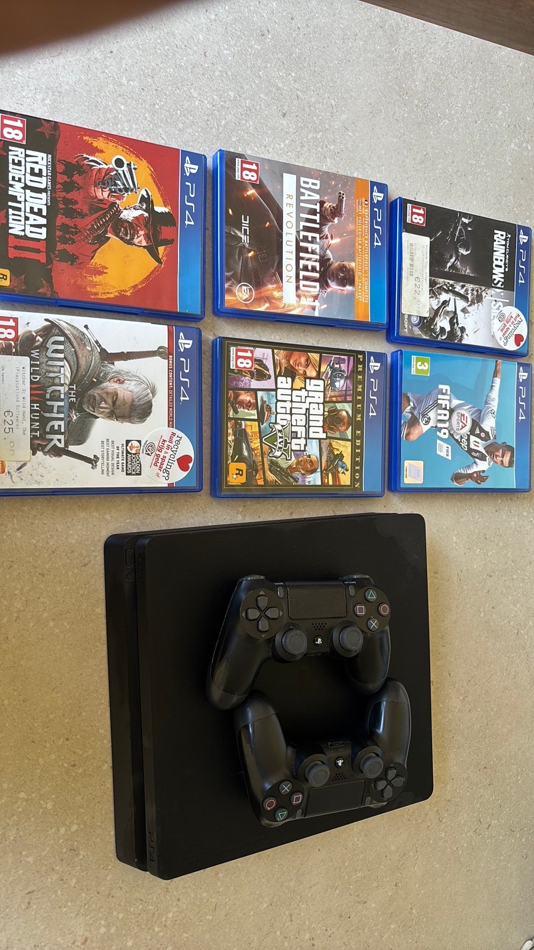 Playstation 4 met 6 spellen (Fifa, GTA), Ophalen of Verzenden, Zo goed als nieuw, Met 1 controller, Original