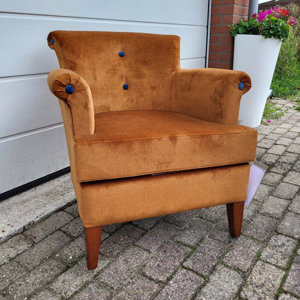 comfortabele Chesterfield stijl fauteuil in stof goud, Huis en Inrichting, Chesterfield, 75 tot 100 cm, Ophalen of Verzenden, Zo goed als nieuw
