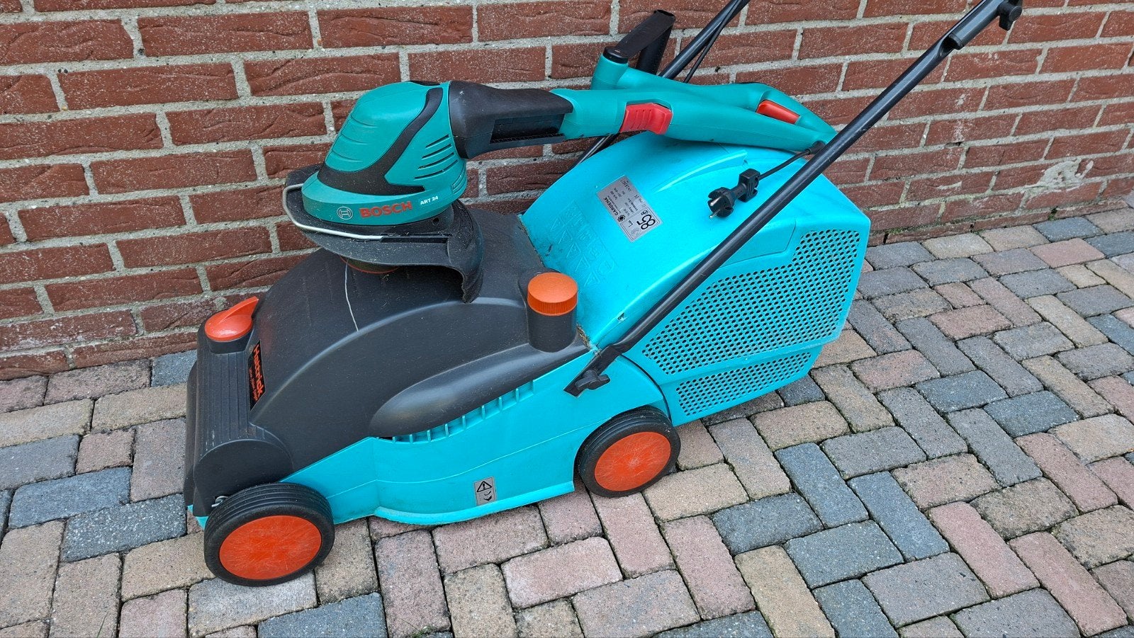 elektrische gardena grasmaaier en Bosch Grastrimmer, Ophalen, Zo goed als nieuw