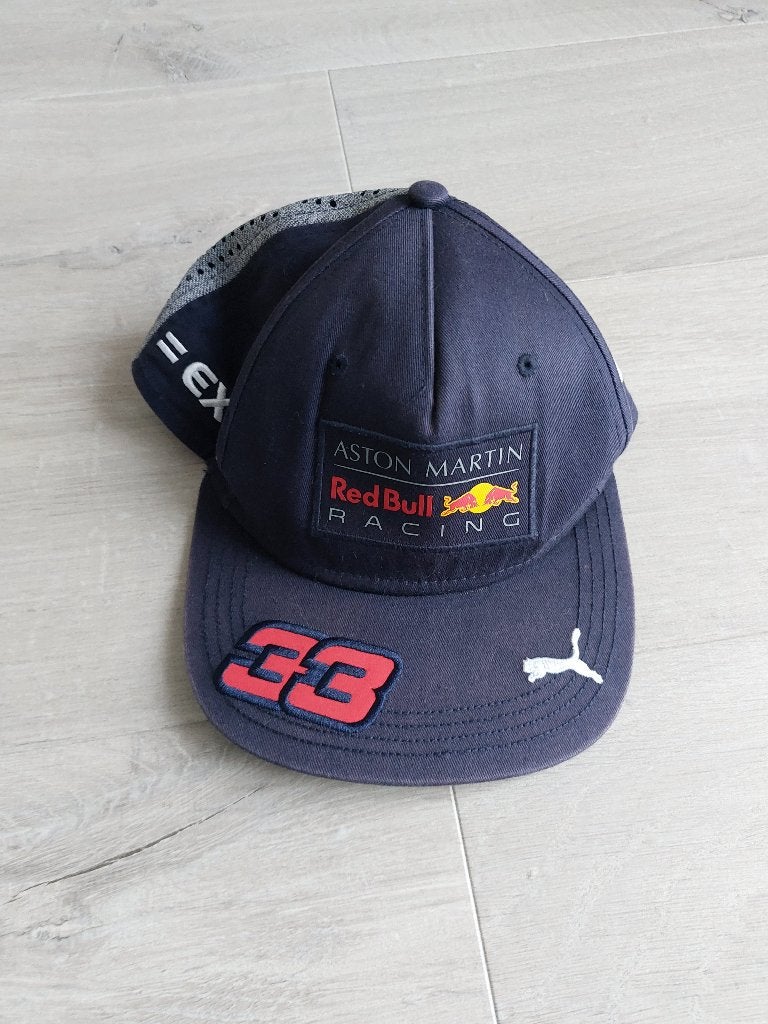 Red Bull pet, youth size, 33 Max Verstappen, Aston Martin, Ophalen of Verzenden, Zo goed als nieuw, Formule 1