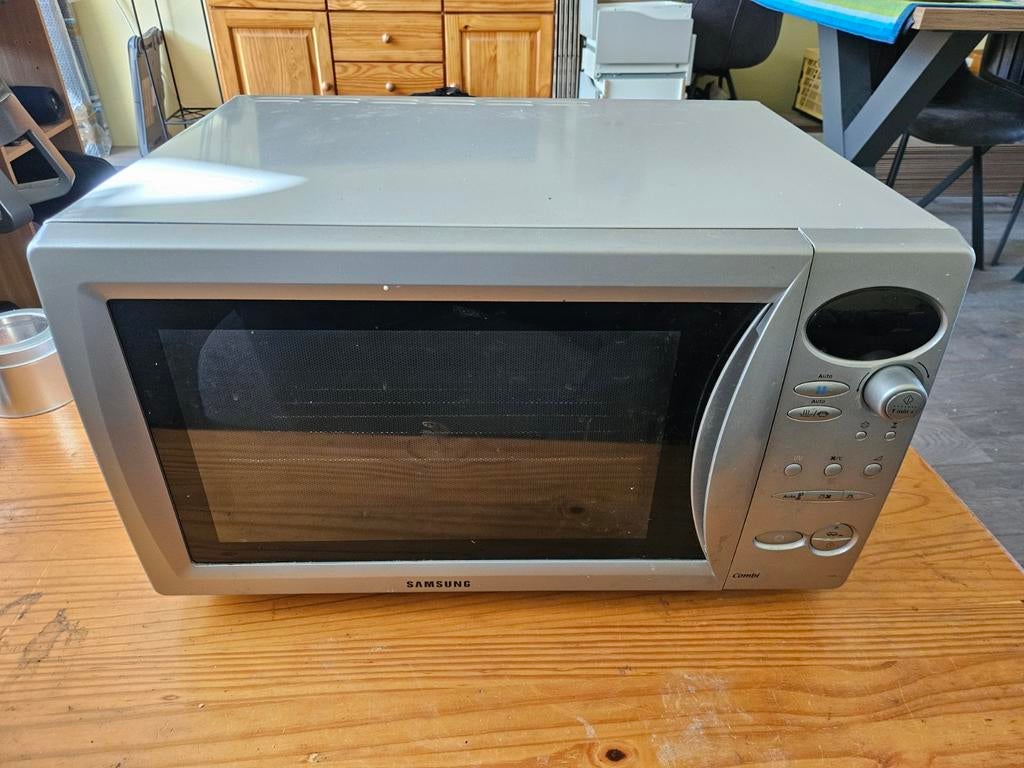 Samsung Combi Magnetron met defect, Witgoed en Apparatuur, Magnetrons, Gebruikt, Vrijstaand, Combimagnetron, 45 tot 60 cm, Grill