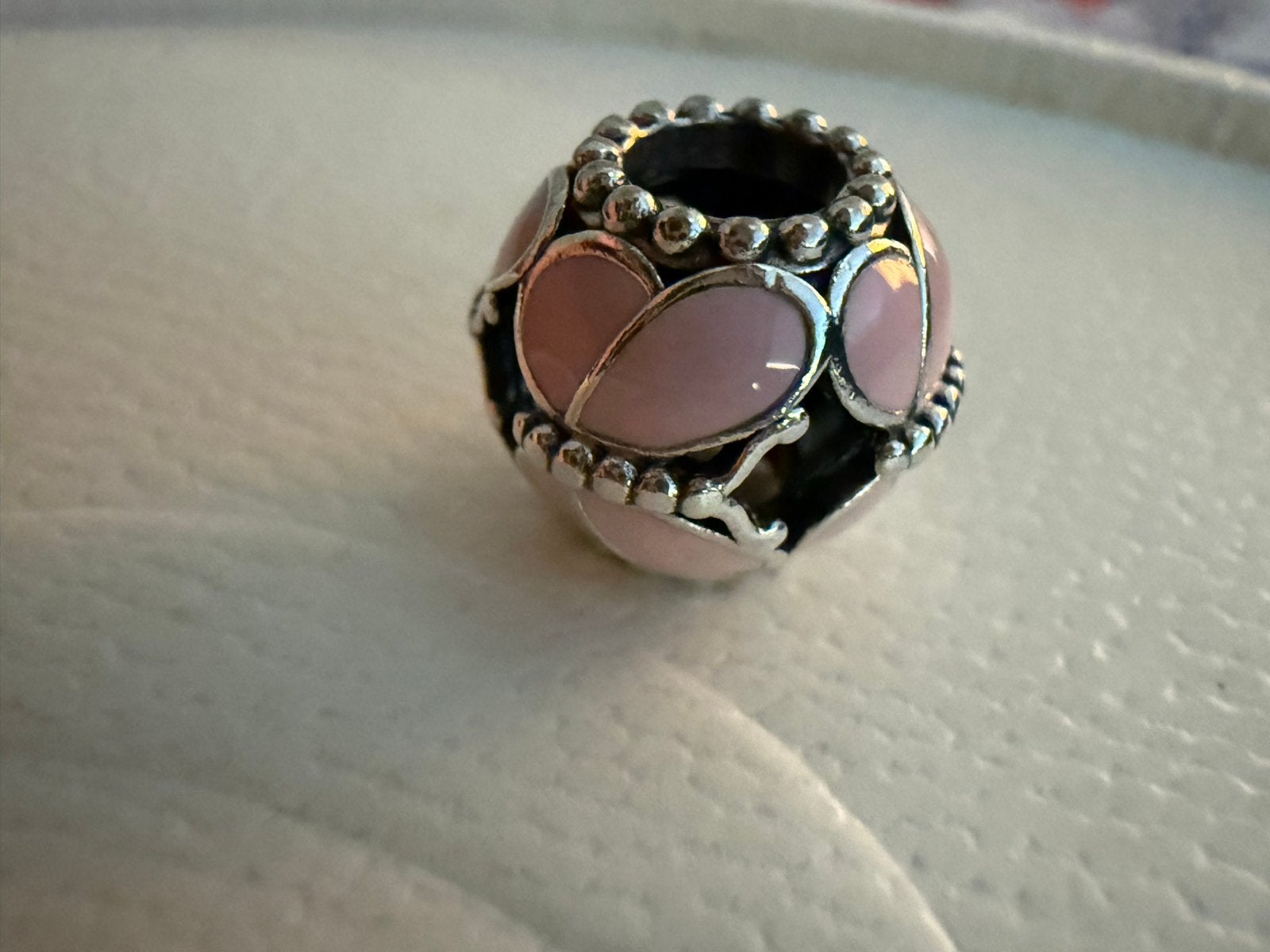 Pandora bedel vlinder roze emaille, Pandora, Ophalen of Verzenden, Zo goed als nieuw, 1 bedel