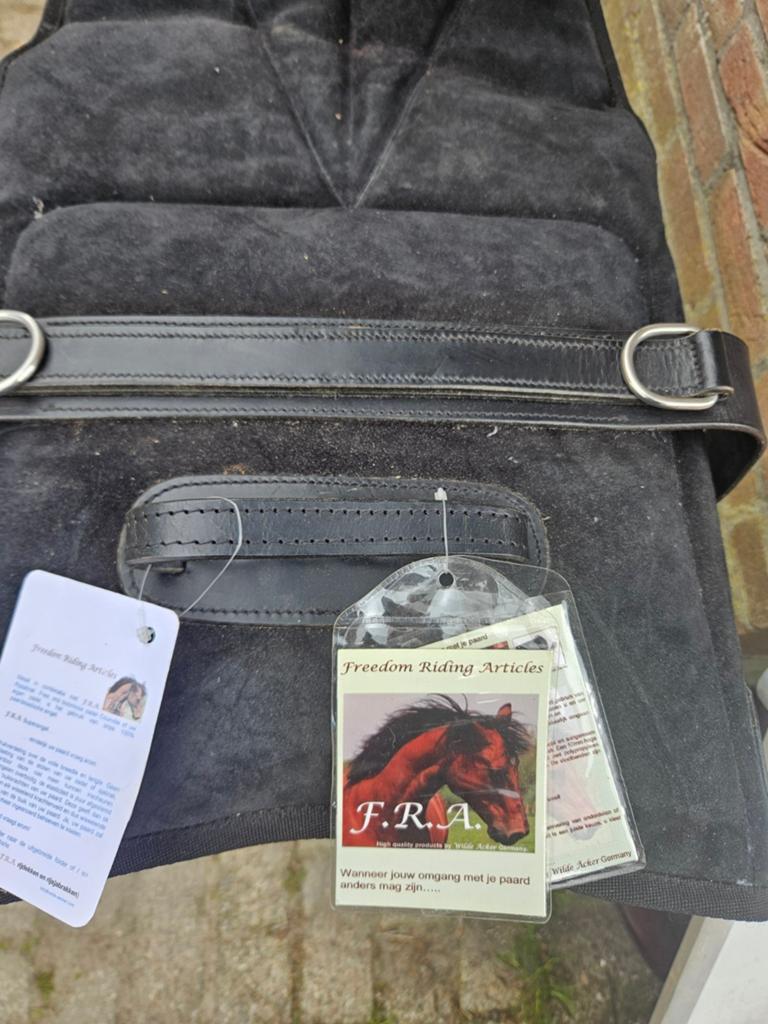 Te koop van  F.R.A rijdsjabrak met singel en bontje., Dieren en Toebehoren, Ophalen of Verzenden