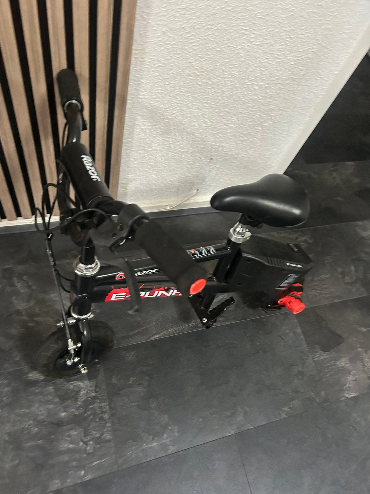 Razor E-punk LET OP ITES MIES ACCU OF OPLADER?, Ophalen, Zo goed als nieuw, Elektrische step (E-scooter)